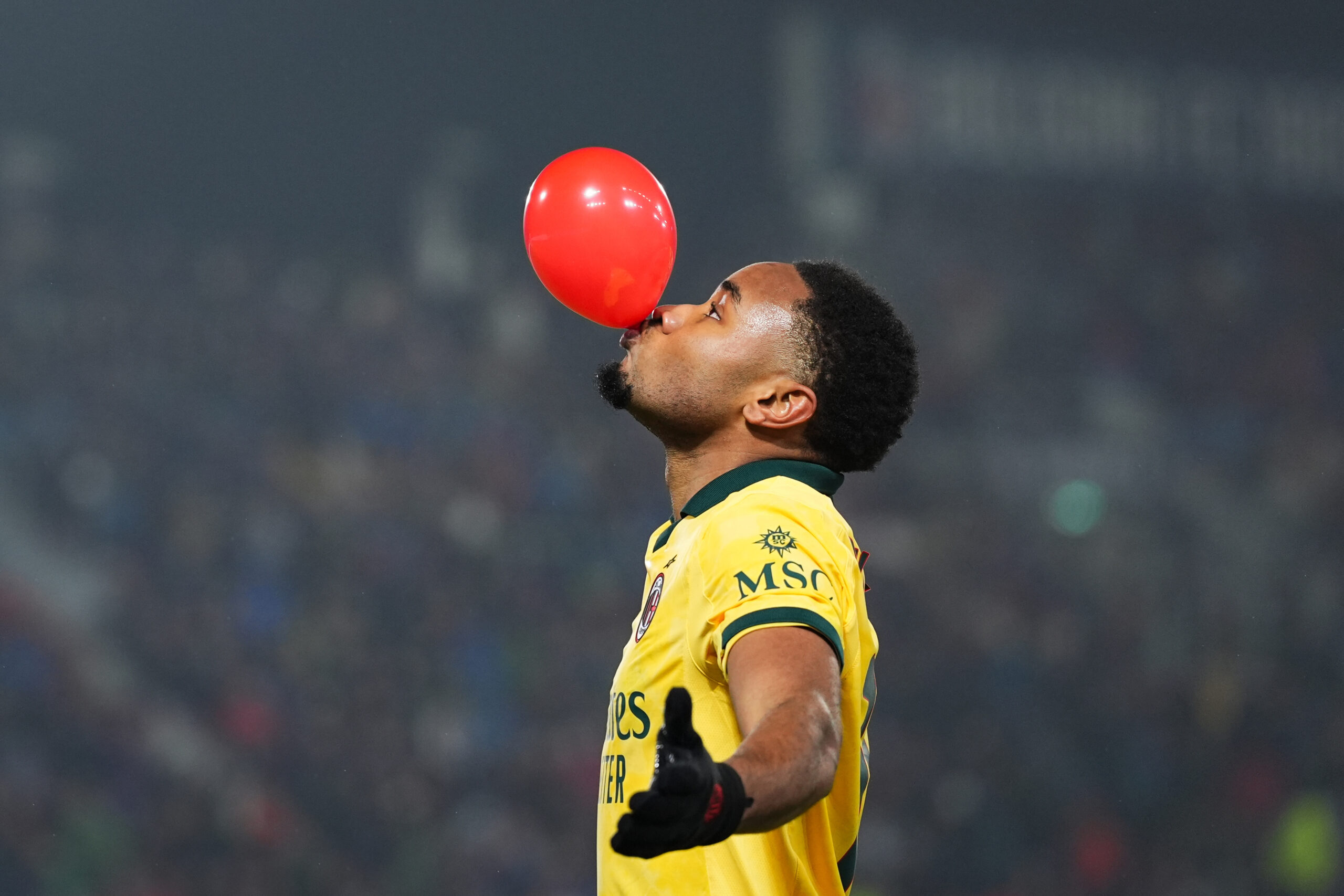 Porté par ses français Adrien Rabiot et Christopher Nkunku, Milan mange Bologne et reste 2ème de Serie A