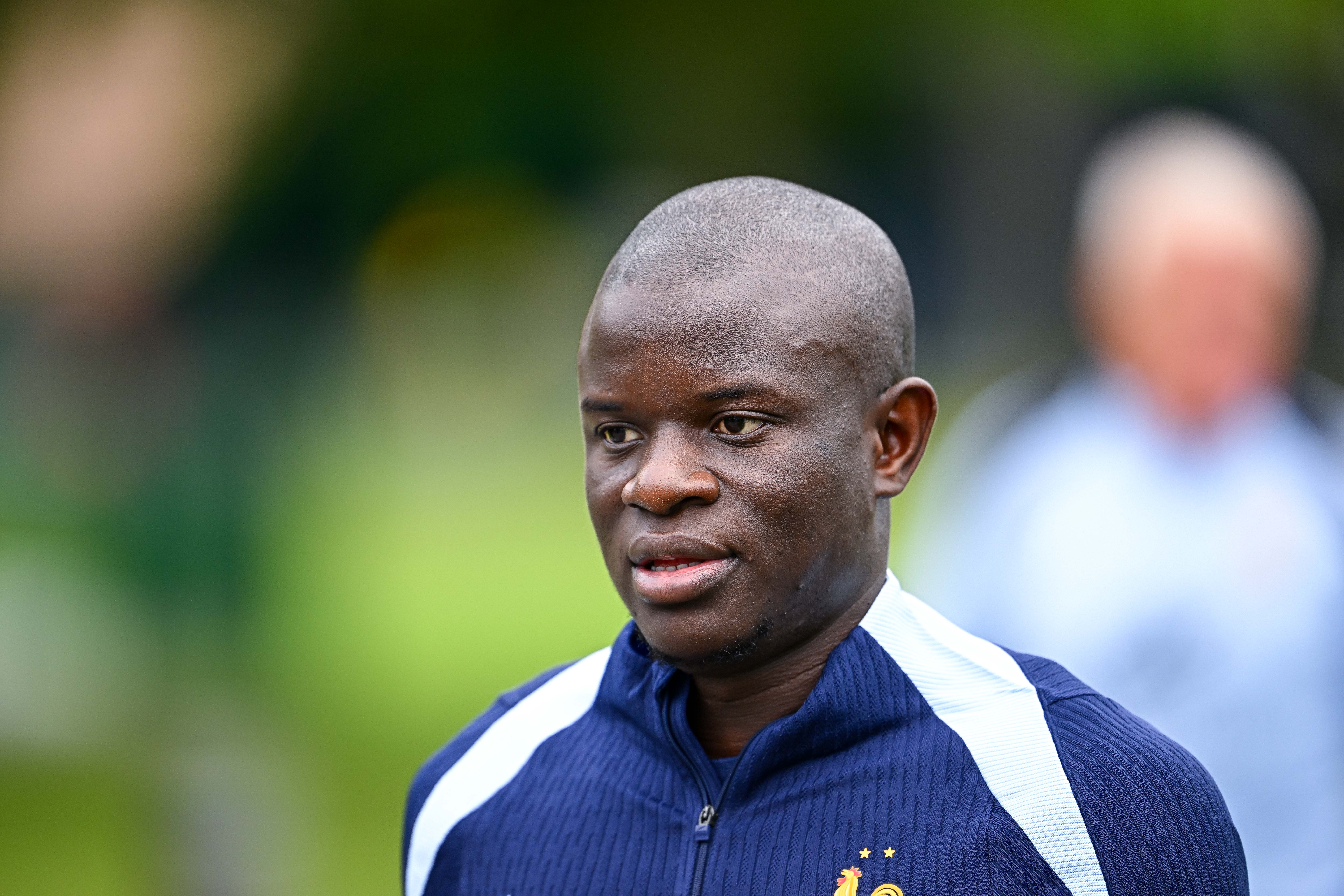 Revirement de situation : l'international français N'Golo Kanté finalement transféré à Fenerbahçe en échange de Youssef En-Nesyri
