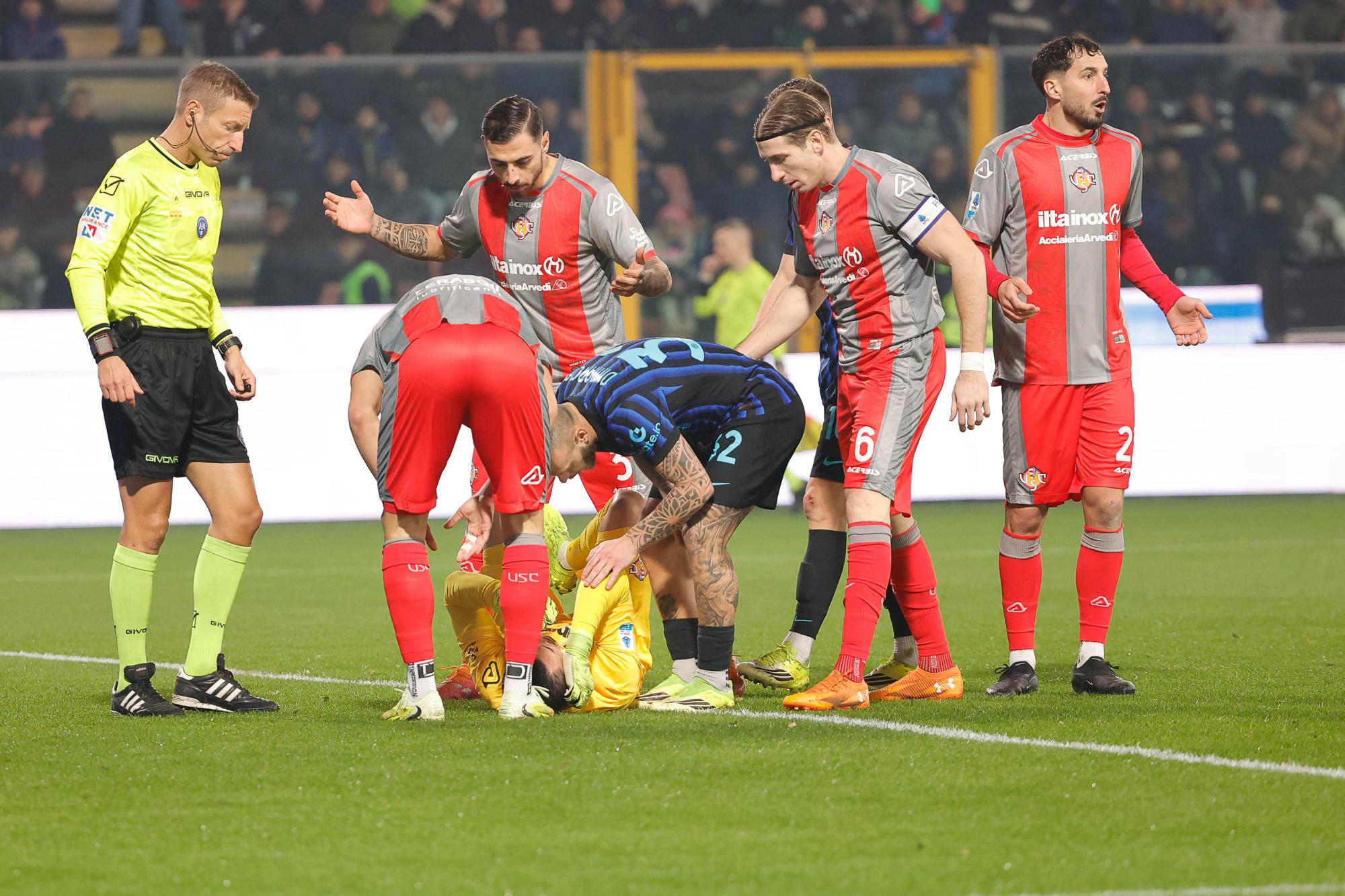Serie A : L'auteur présumé du jet de pétard sur le gardien de la Cremonese a été arrêté