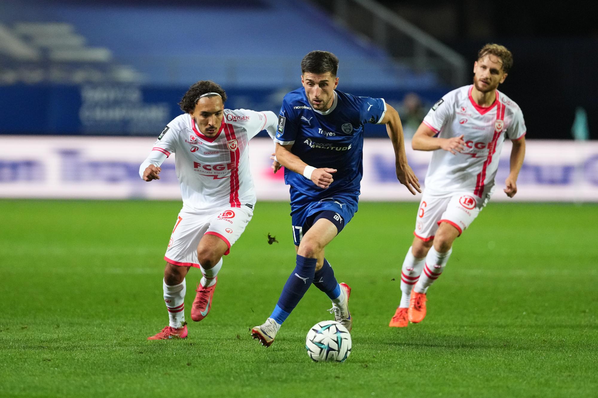 Course d'escargots en tête de la Ligue 2 : Nancy inflige une troisième défaite d'affilée au leader Troyes, mais Le Mans n'en profite pas