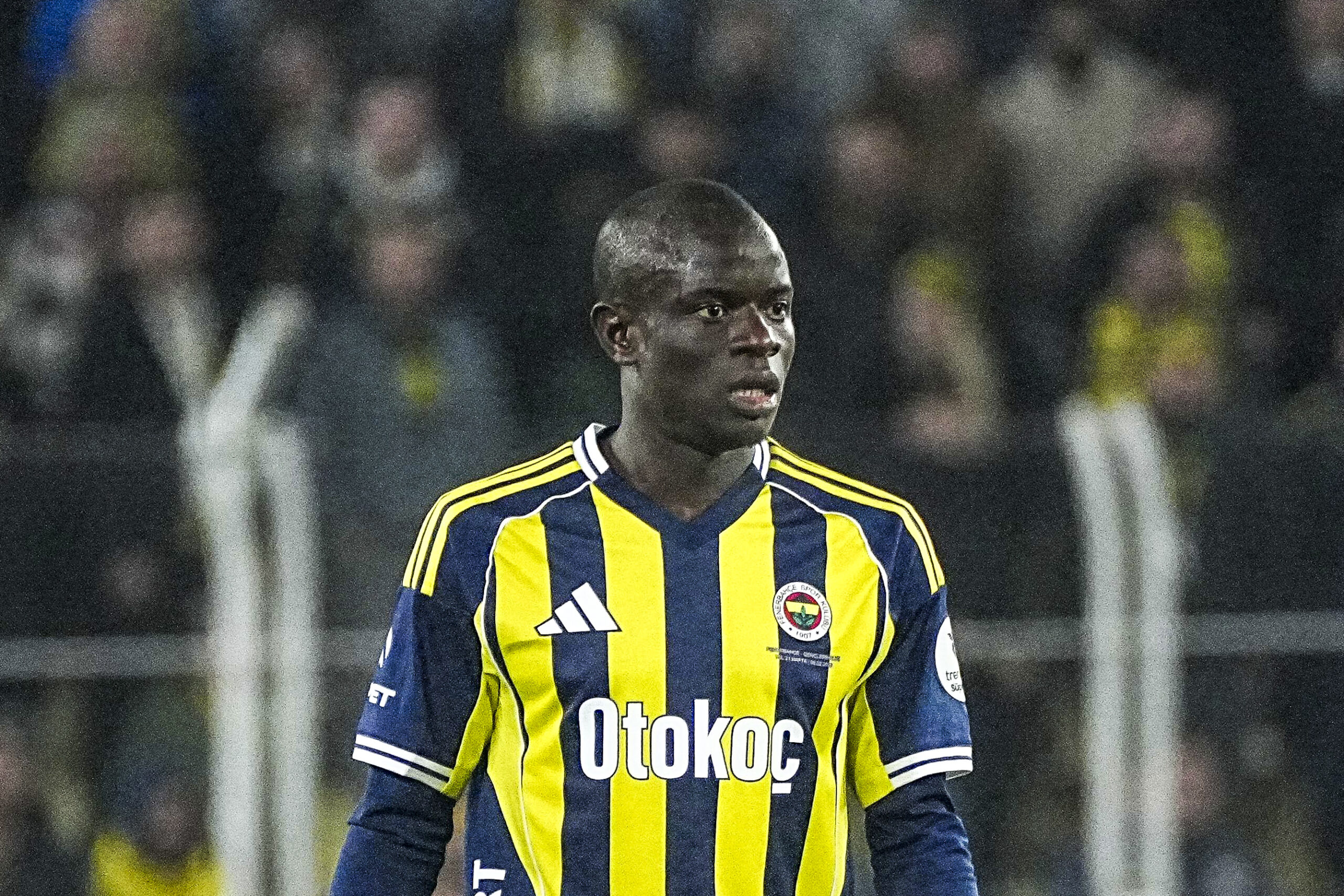 N'Golo Kanté apprend à faire la fête avec les supporters de Fenerbahçe