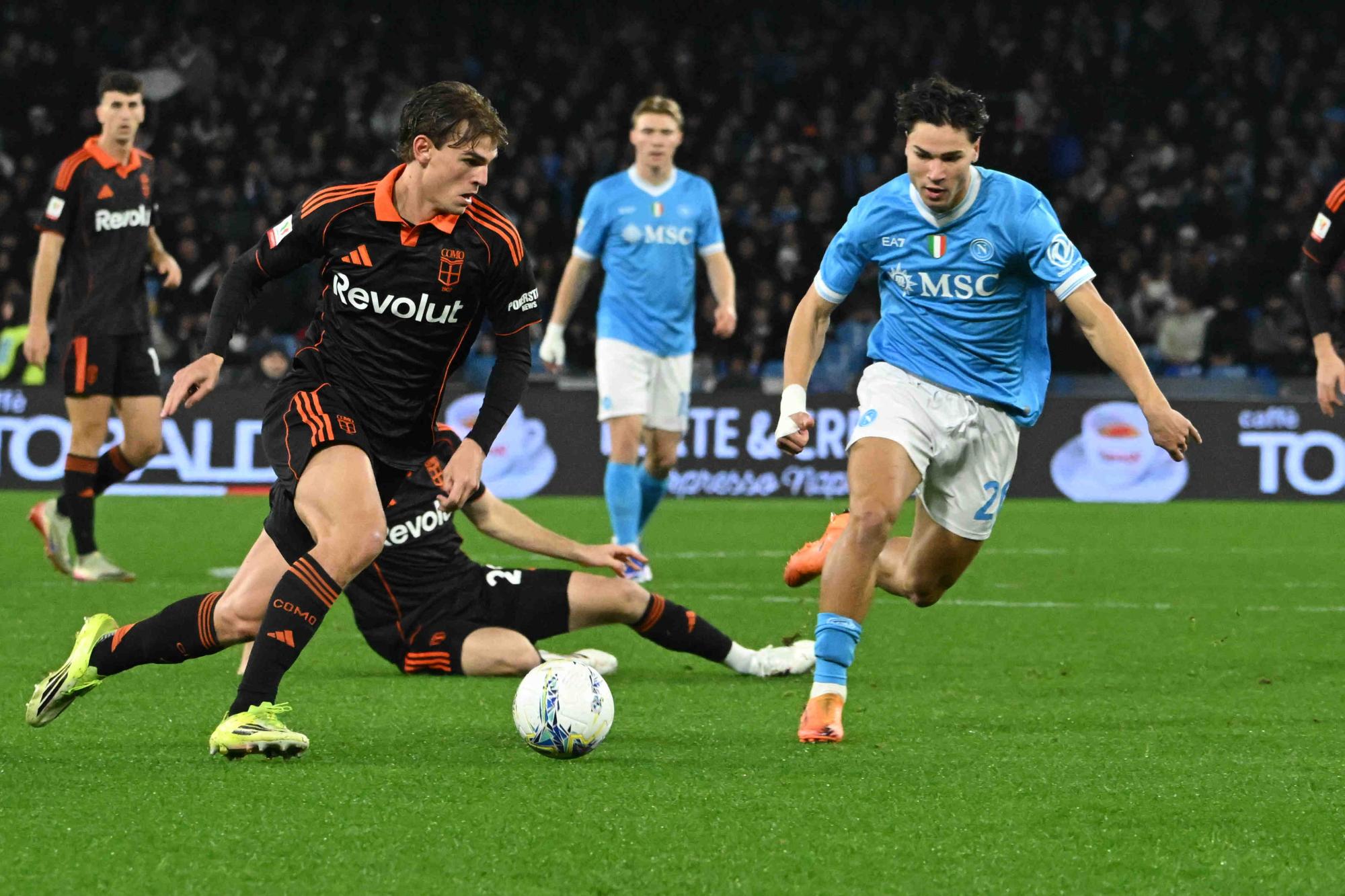 Coupe d'Italie : Côme fait tomber Naples et rejoint l'Inter en demies