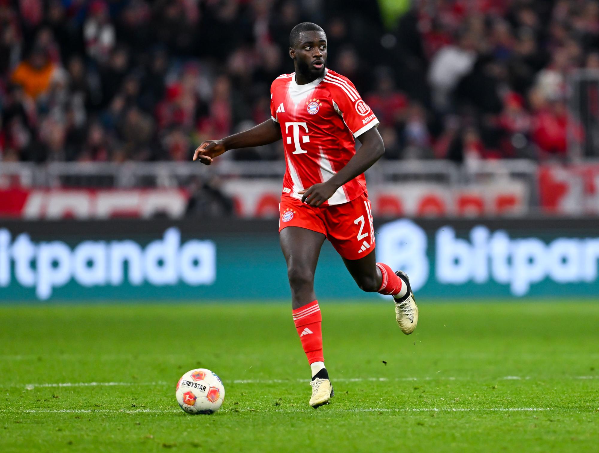 Le défenseur français Dayot Upamecano prolonge avec le Bayern Munich