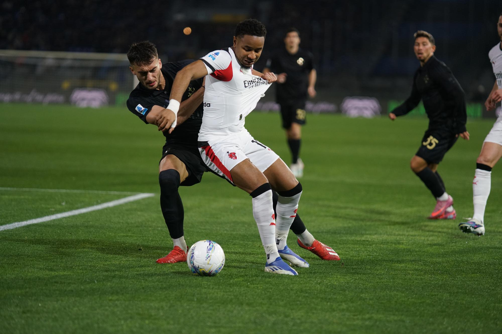 Serie A - L'AC Milan s'en sort de justesse face à Pise, Rabiot exclu