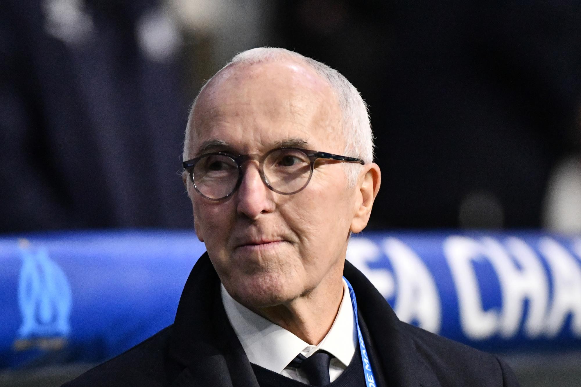 4 dirigeants, dont Frank McCourt (Président de l'Olympique de Marseille), appellent au changement du foot français