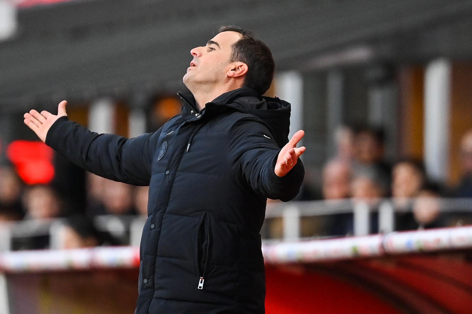 Ligue 1 : Carles Martinez Novell, entraîneur de Toulouse, ne digère pas les critiques après la défaite à Angers