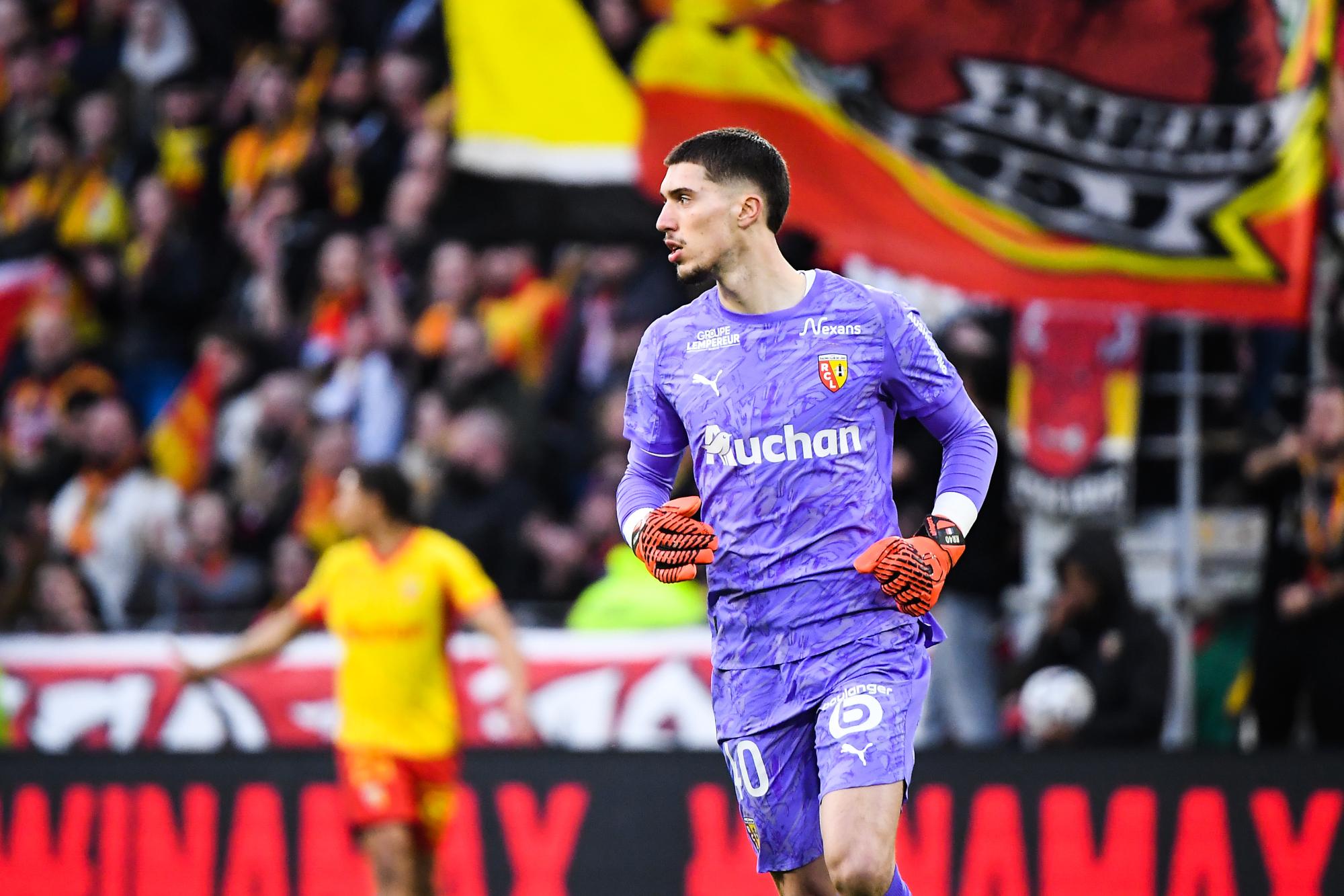 «/Une victoire de prestige/» - Robin Risser ravi après la démonstration de Lens sur la pelouse du Paris FC