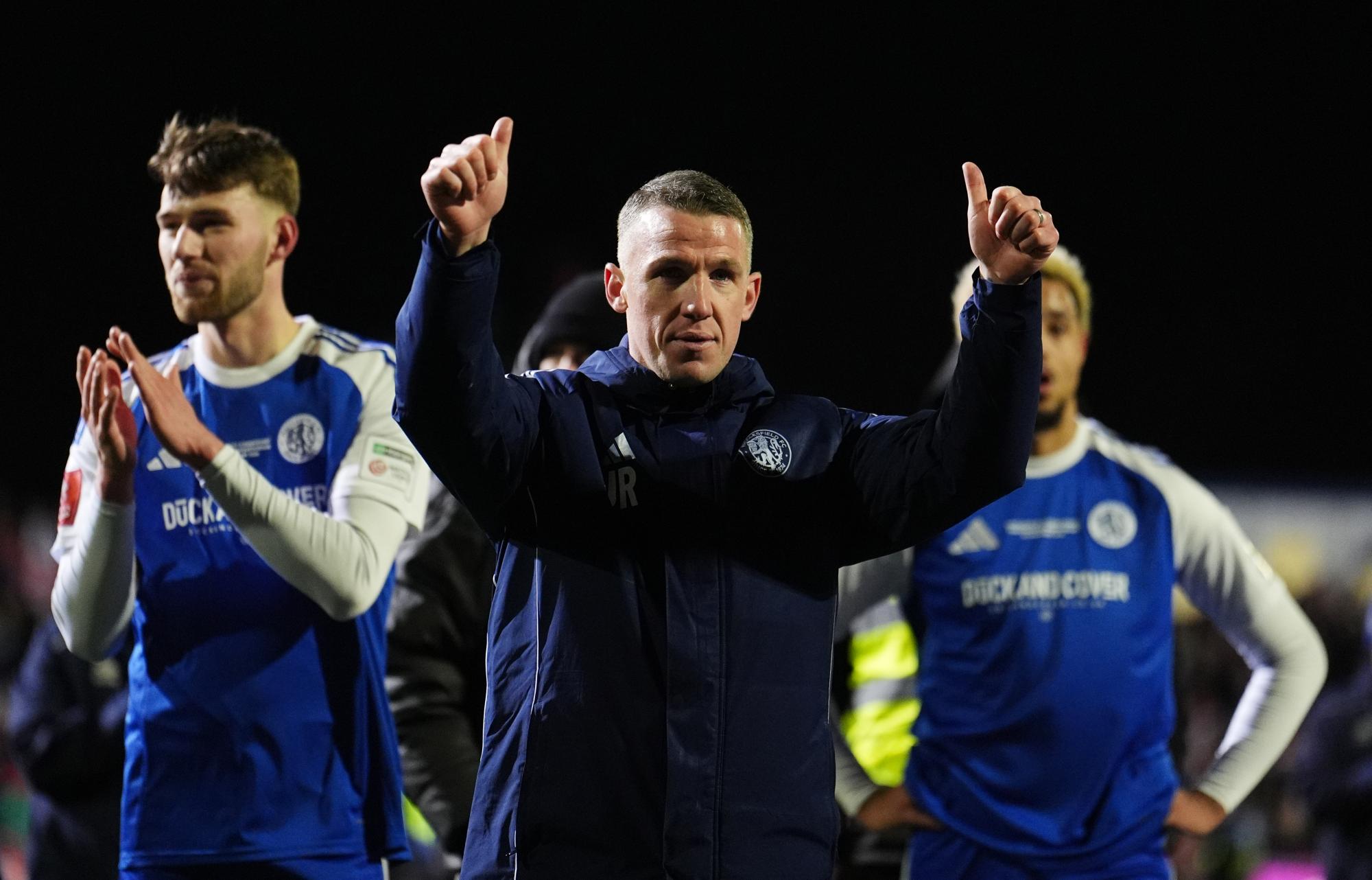 Fin du conte de fées pour Macclesfield et le frère de Wayne Rooney, éliminé par Brentford 4e tour de FA Cup