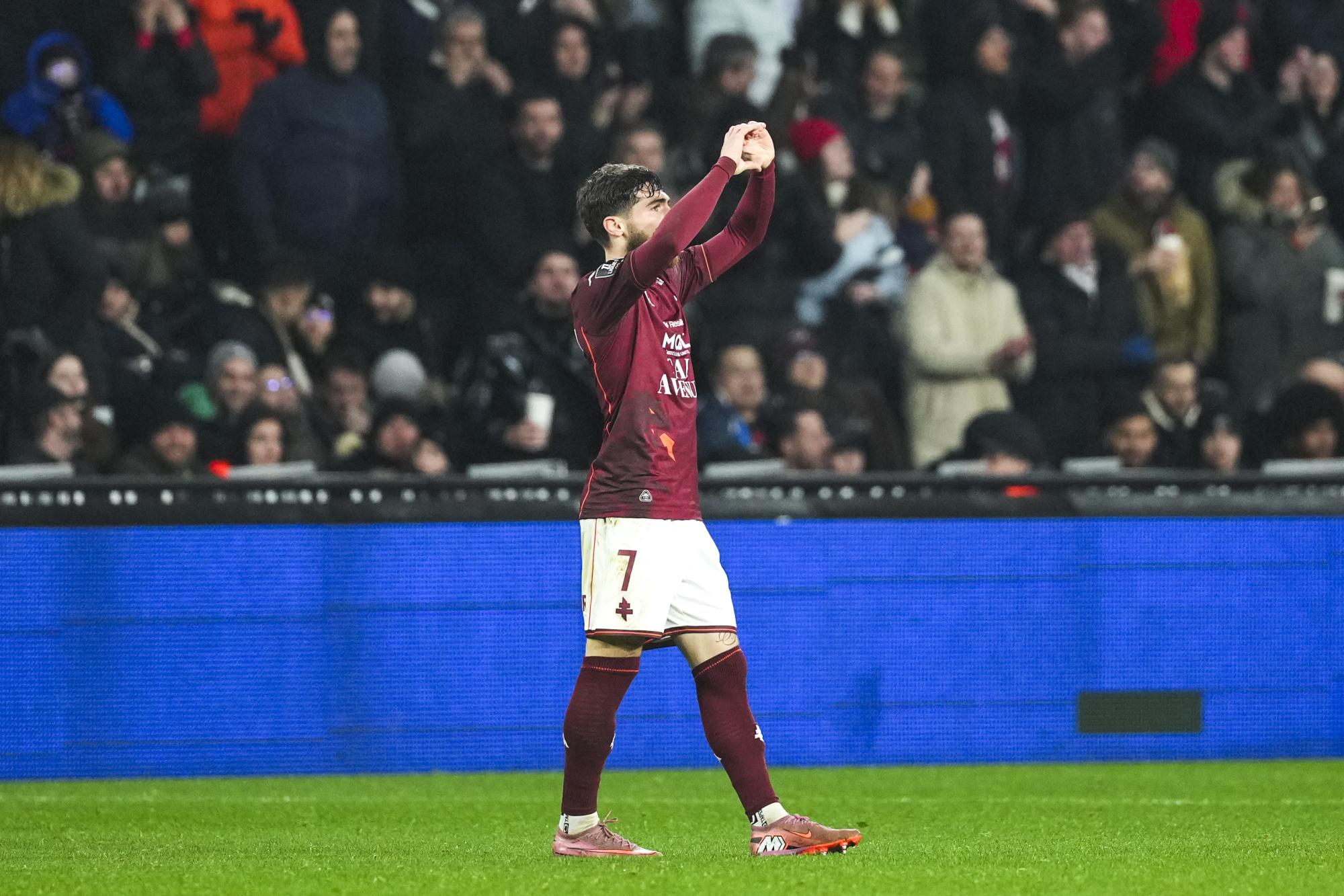 Giorgi Tsitaichvili, ailier du FC Metz, parle de Khvicha Kvaratskhelia : « Une star qui défend, c'est rare//»