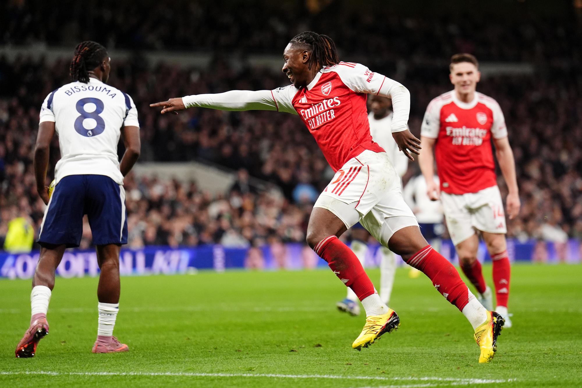 Premier League : Grâce à un grand Eberechi Eze, Arsenal foudroie Tottenham pour la première d'Igor Tudor et conforte sa place de leader