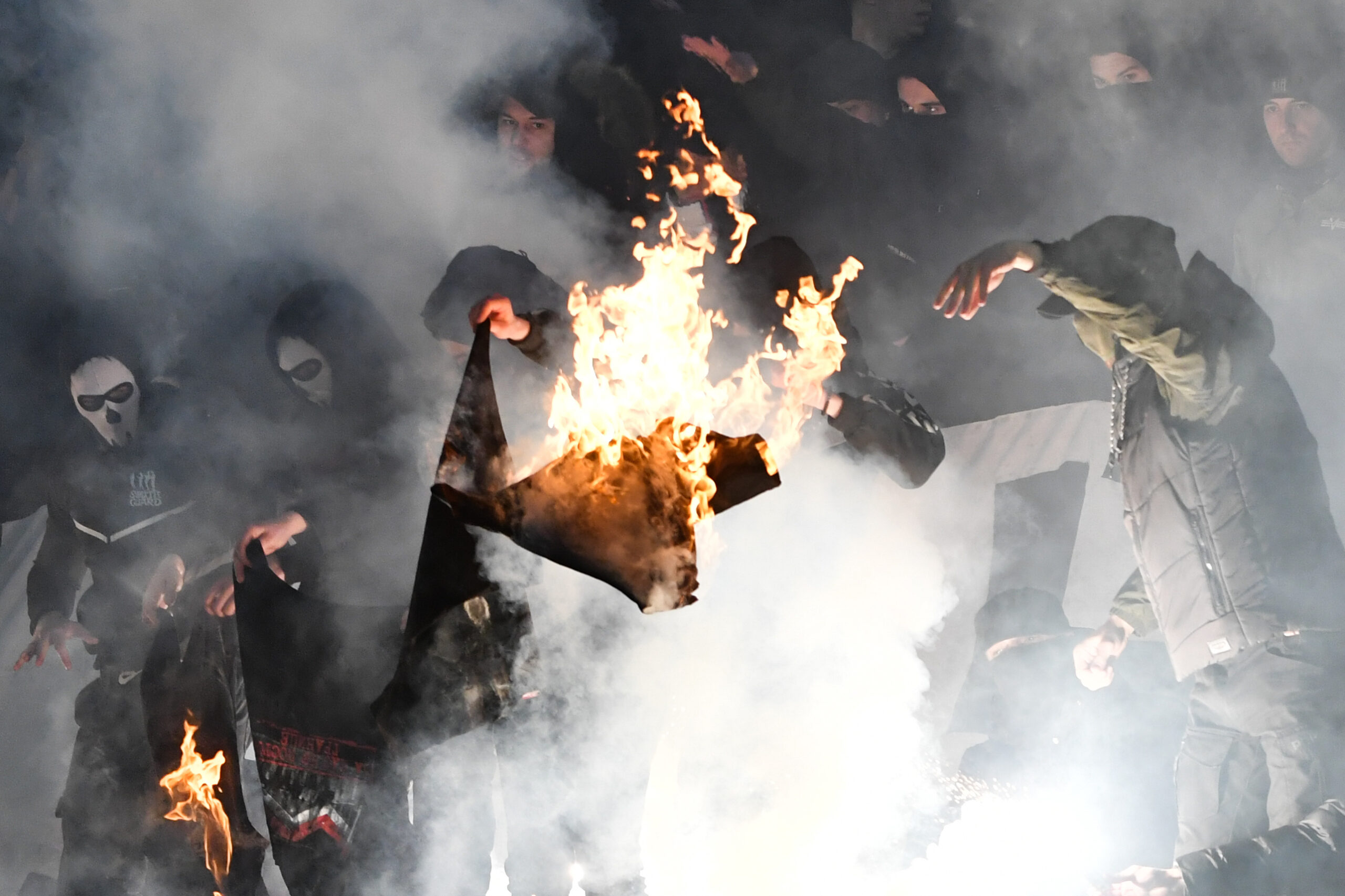 Serbie : un incendie en tribunes lors du derby de Belgrade