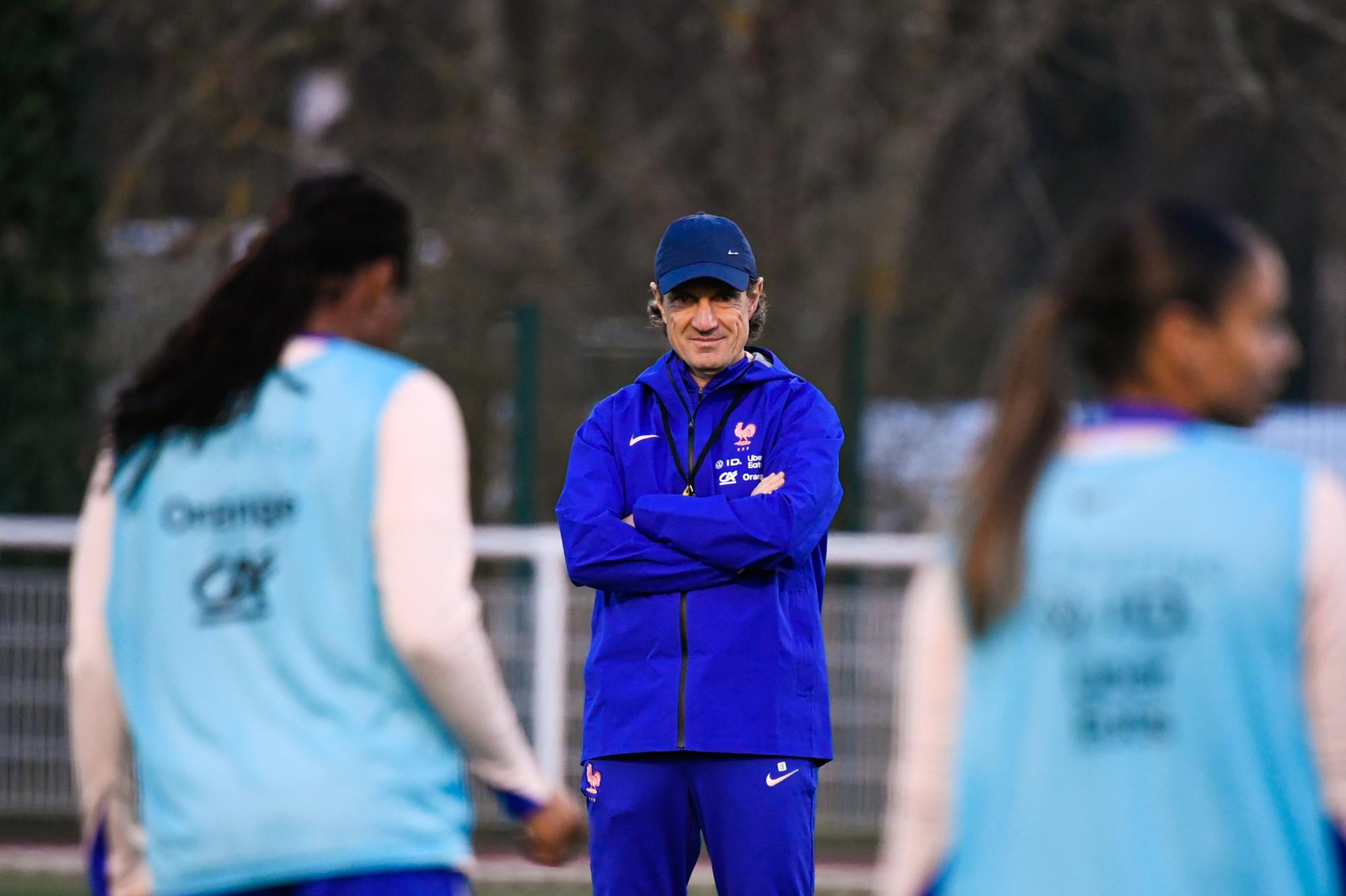 Equipe de France F : Laurent Bonadei, sélectionneur des Bleues, assure que la base de son groupe est déjà constituée pour la Coupe du monde 2027