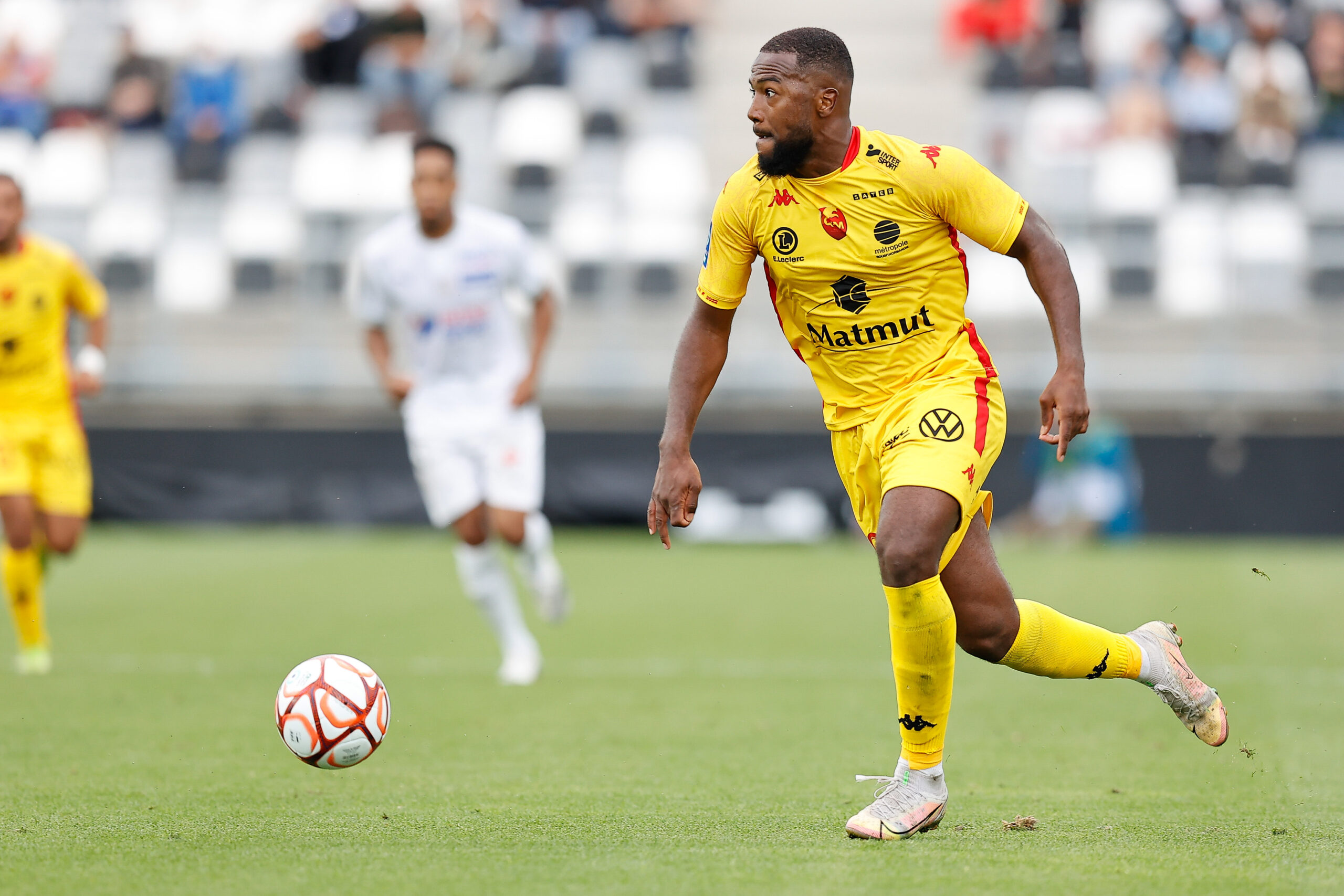 En Iran pendant les bombardements, un international haïtien raconte ses galères sur son compte SnapChat