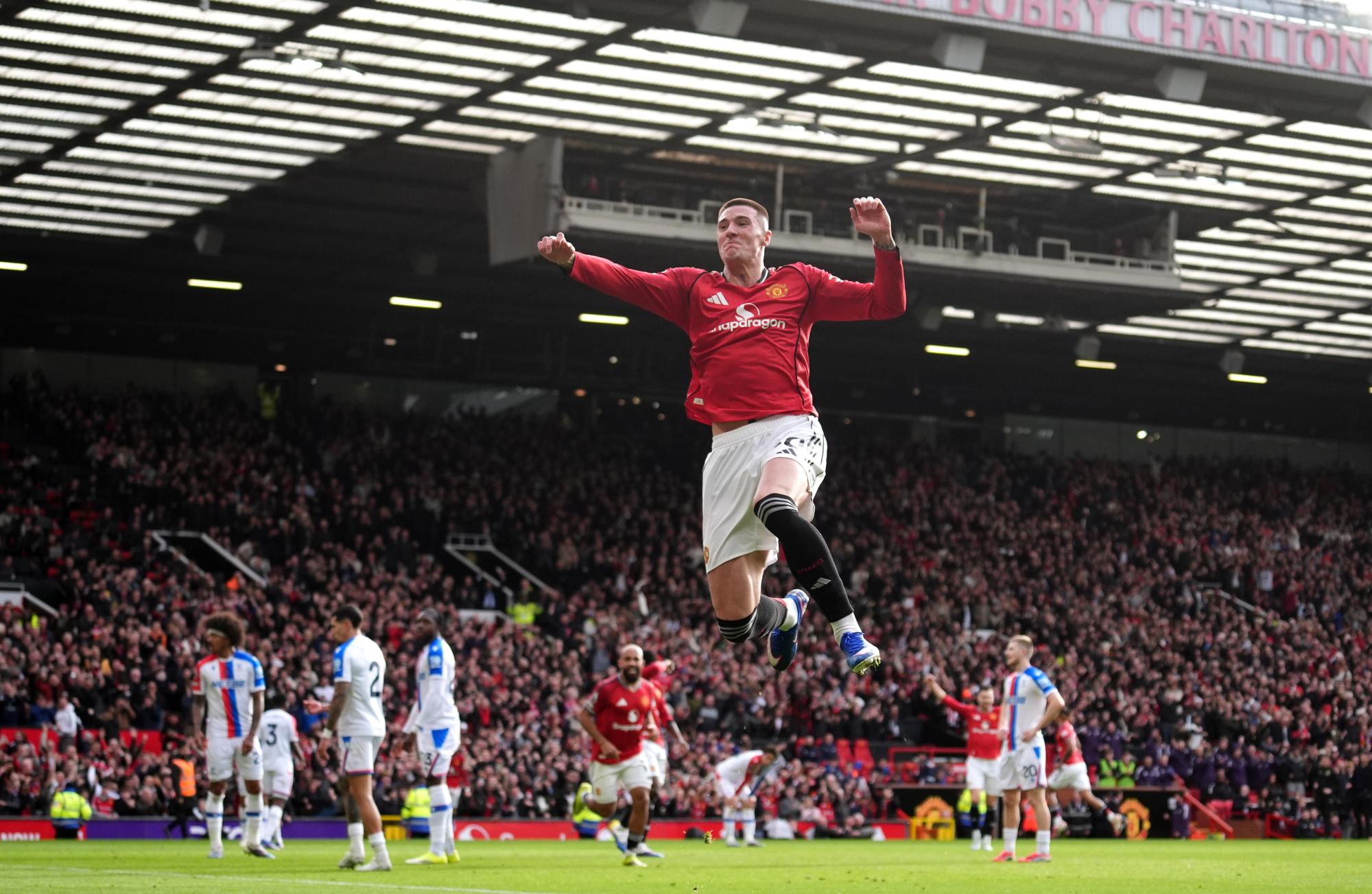 Premier League : Manchester United renverse Crystal Palace, Fulham enfonce Tottenham
