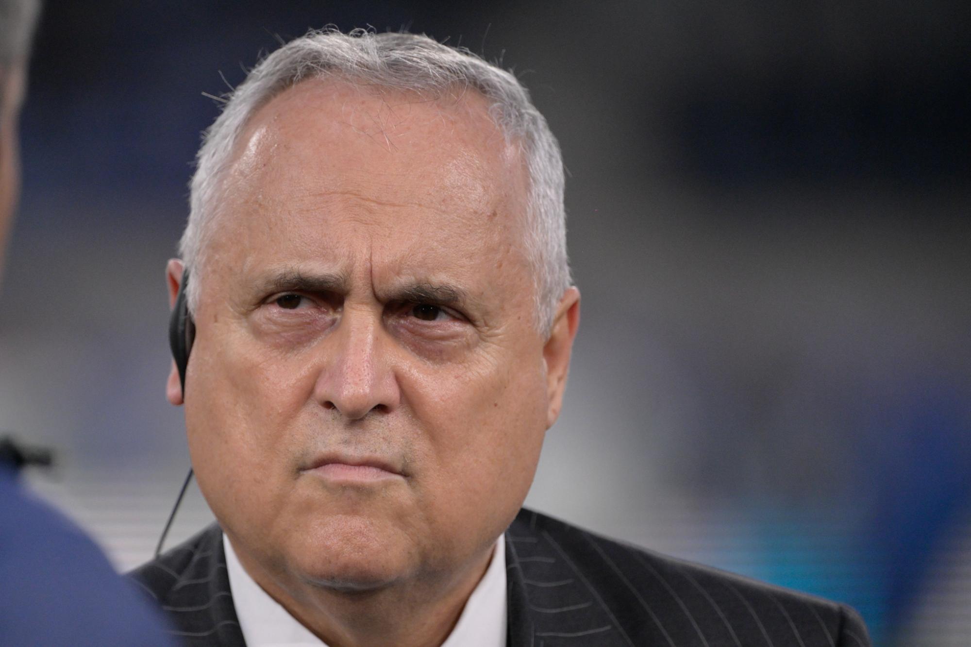 «/Il a beaucoup de pétrole et c'est un dictateur/» : les supporters de la Lazio invoquent Donald Trump pour menacer leur président Claudio Lotito