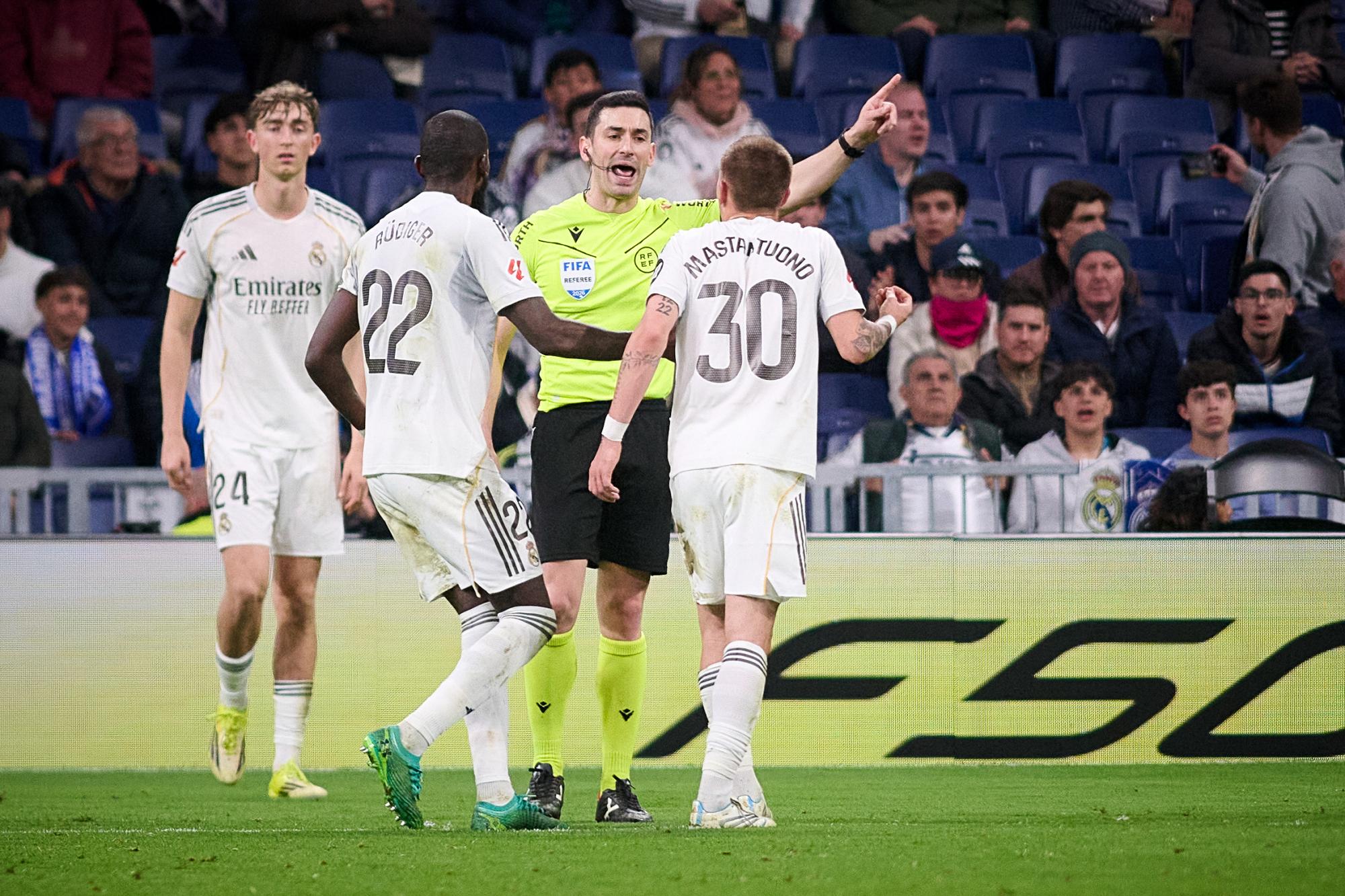 Franco Mastantuono suspendu deux matchs pour avoir insulté l'arbitre de Getafe-Real Madrid