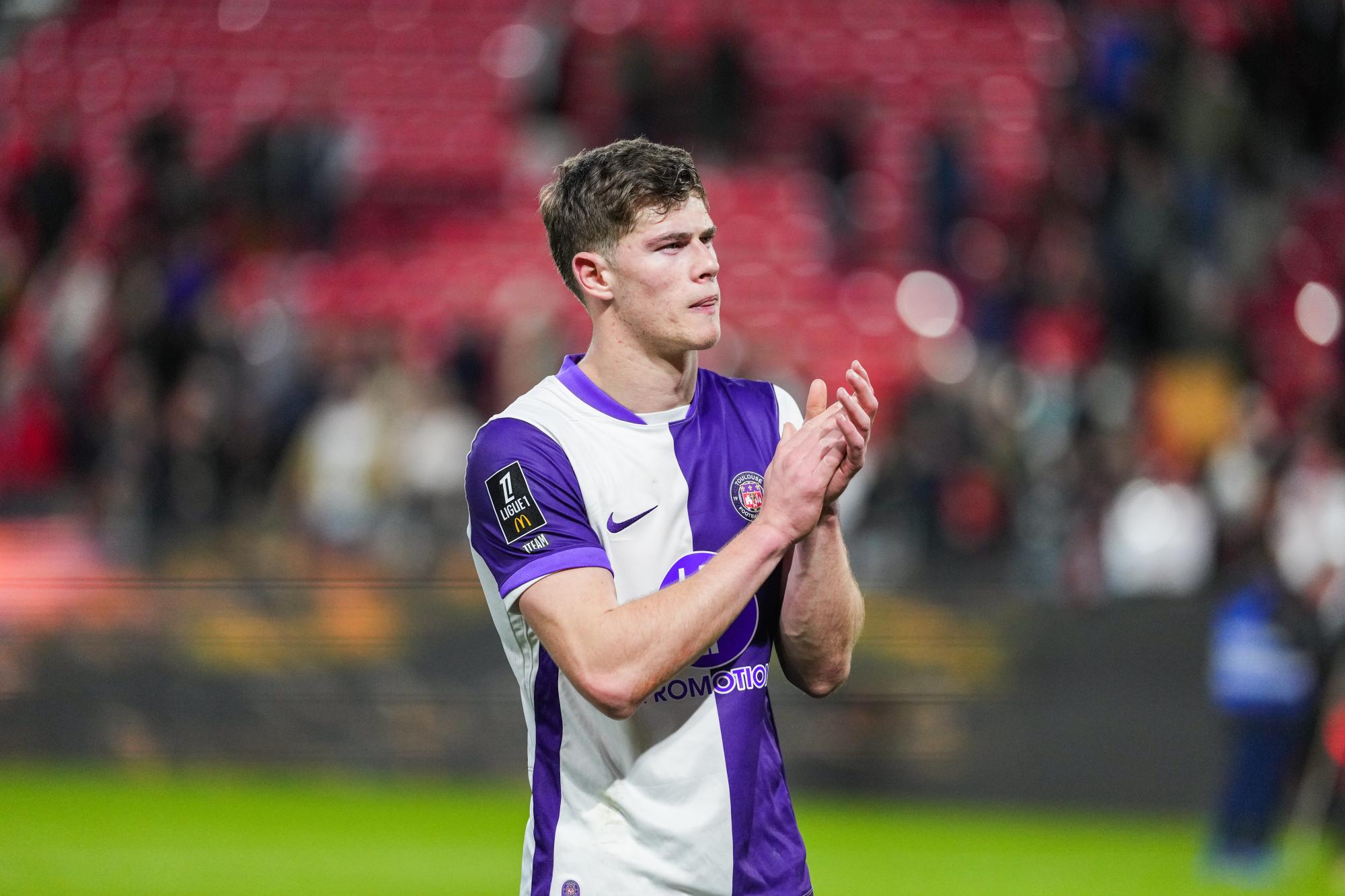 Toulouse : Buteur contre l'OM, Charlie Cresswell raconte comment il est devenu une menace dans le domaine aérien