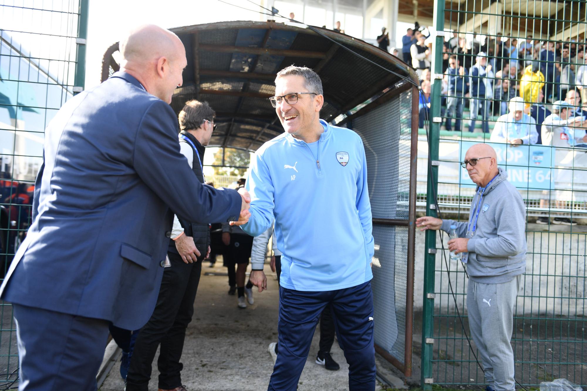 L'entraîneur d'Angoulême insulte celui de l'Aviron bayonnais, son club réplique froidement