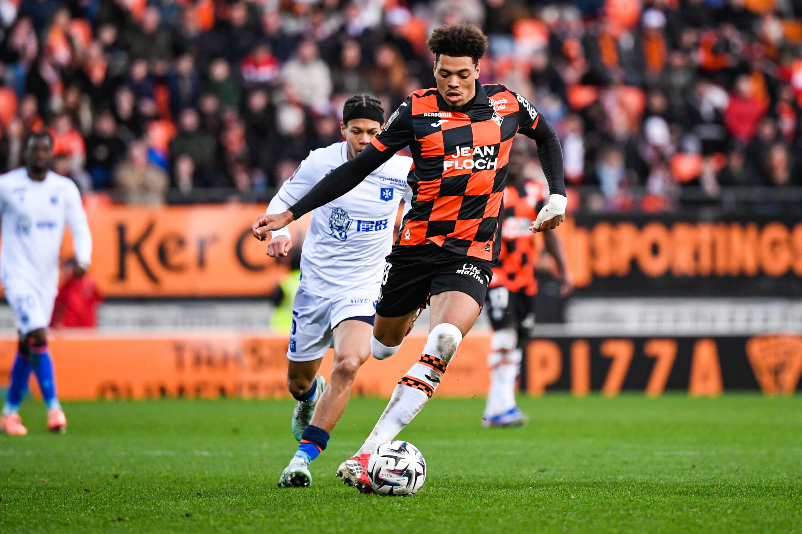 Noah Cadiou, défenseur de Lorient de retour dans sa région pour le match contre le LOSC : « La R4, c'était loin de la Ligue 1 »