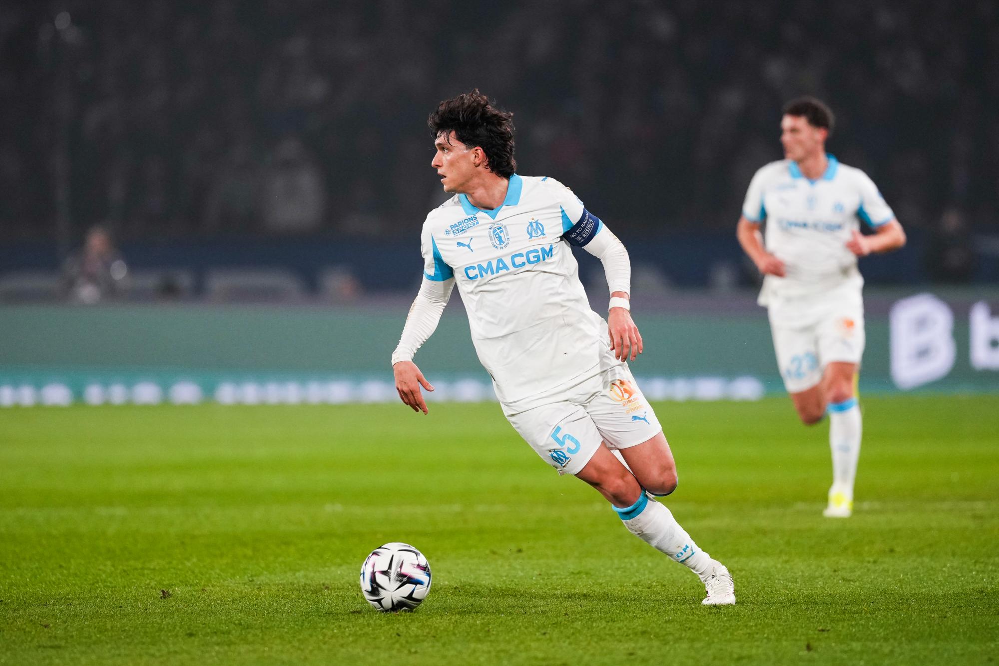 Habib Beye vole au secours de Leonardo Balerdi