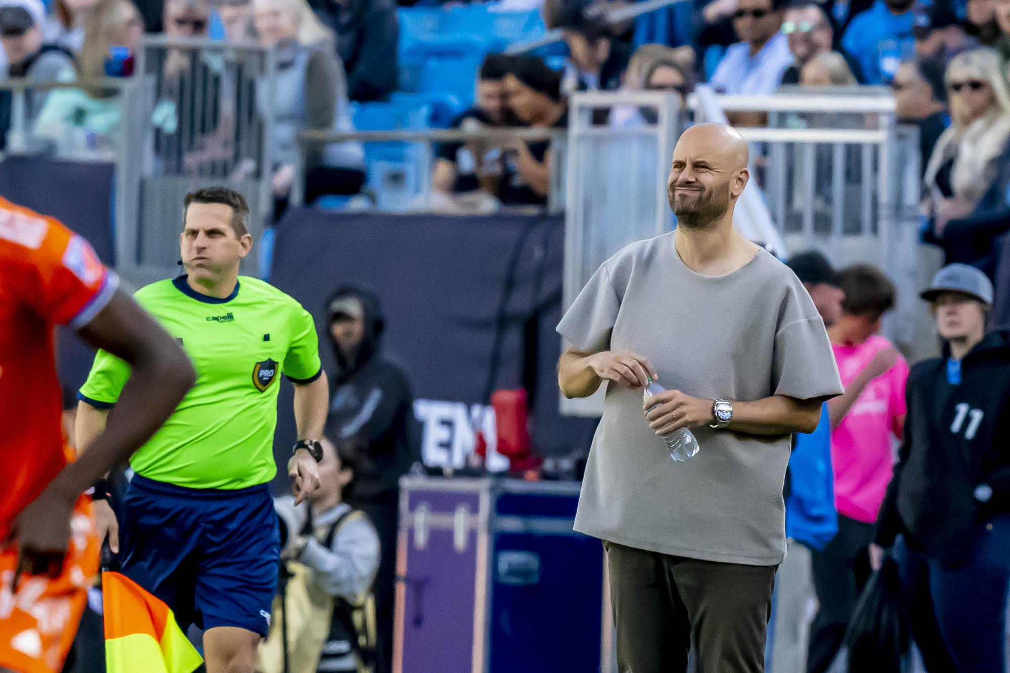 Suède : l'entraîneur de Malmö se retrouve sans domicile fixe après une invasion d'animaux à fourrure