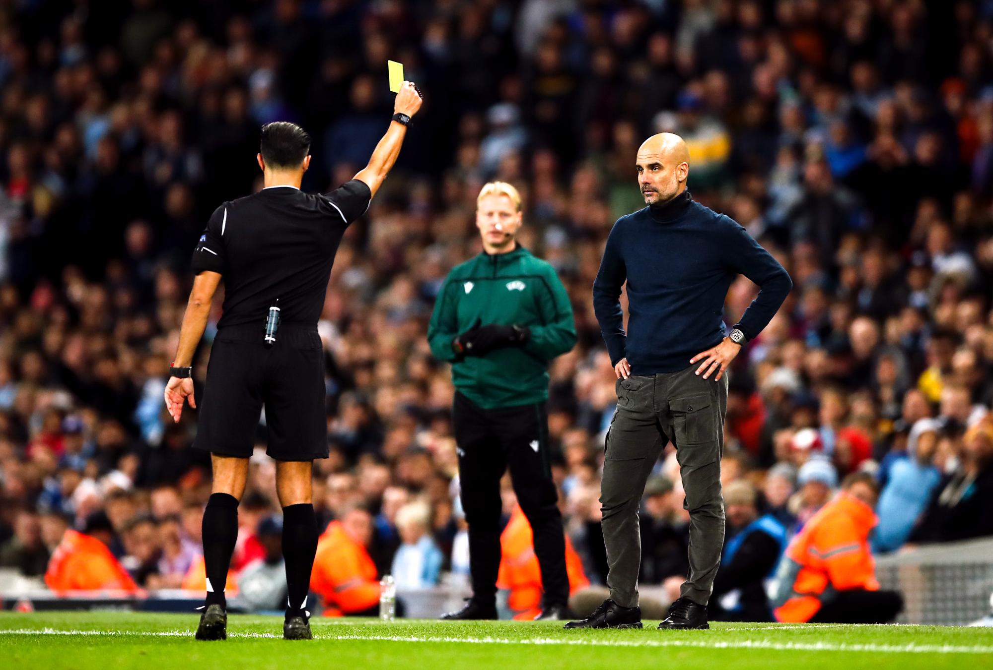 L'entraîneur de Manchester City Pep Guardiola suspendu pour deux matchs après avoir accumulé six cartons jaunes