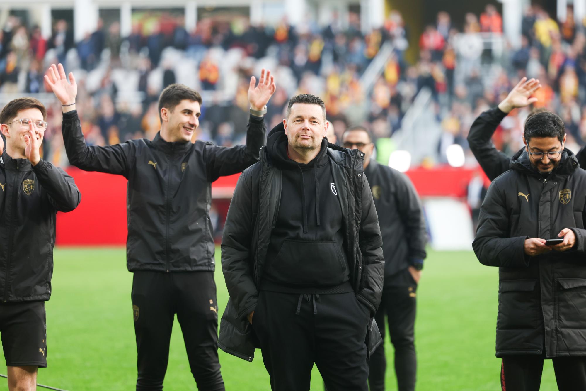«/Ligue Conférence validée/» - Pierre Sage ne pense pas au titre après la victoire de Lens contre Metz