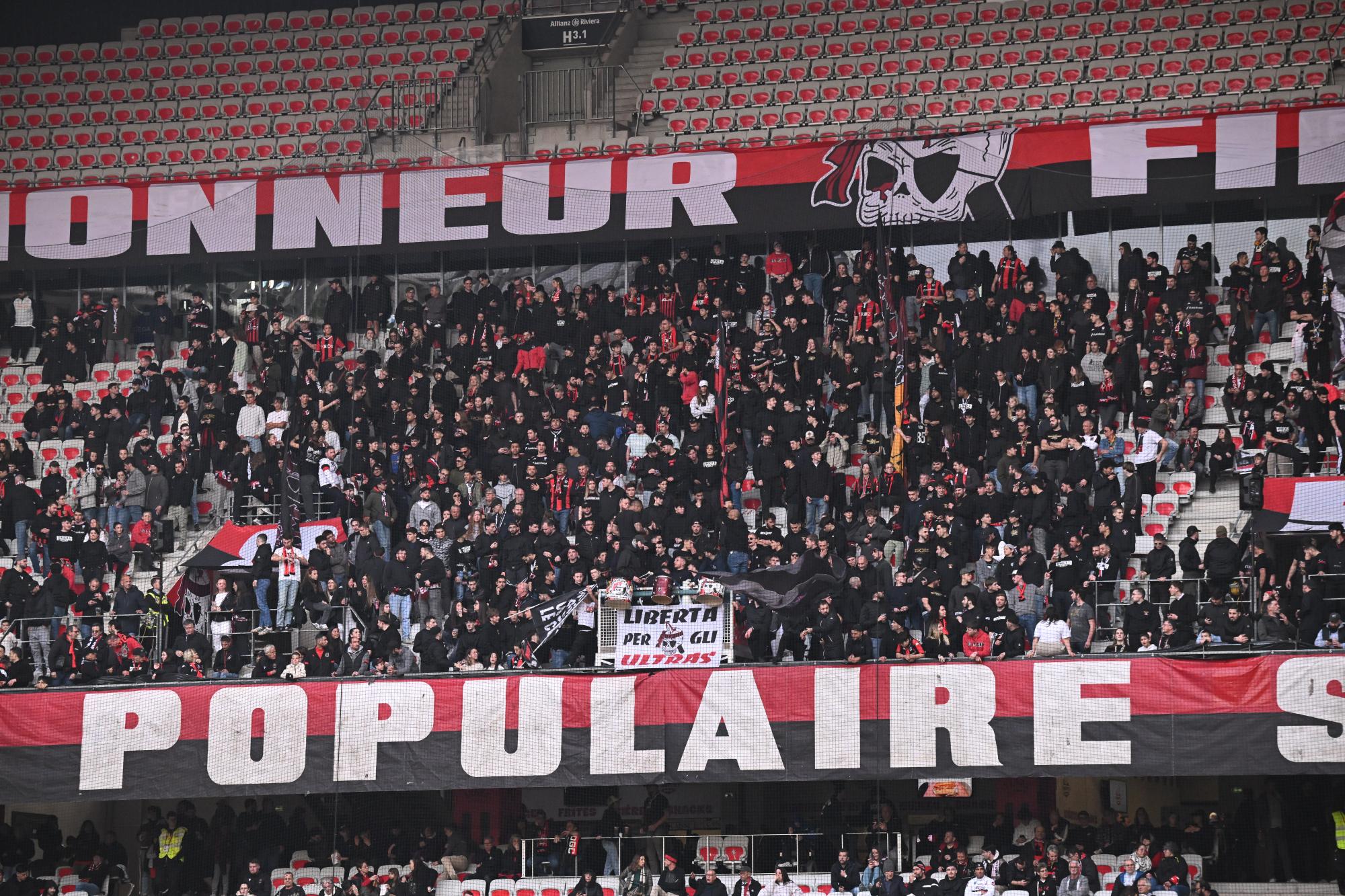 Ligue 1 : Pour le retour de Frank Haise à Nice, les supporters niçois lui ont adressés des banderoles hostiles
