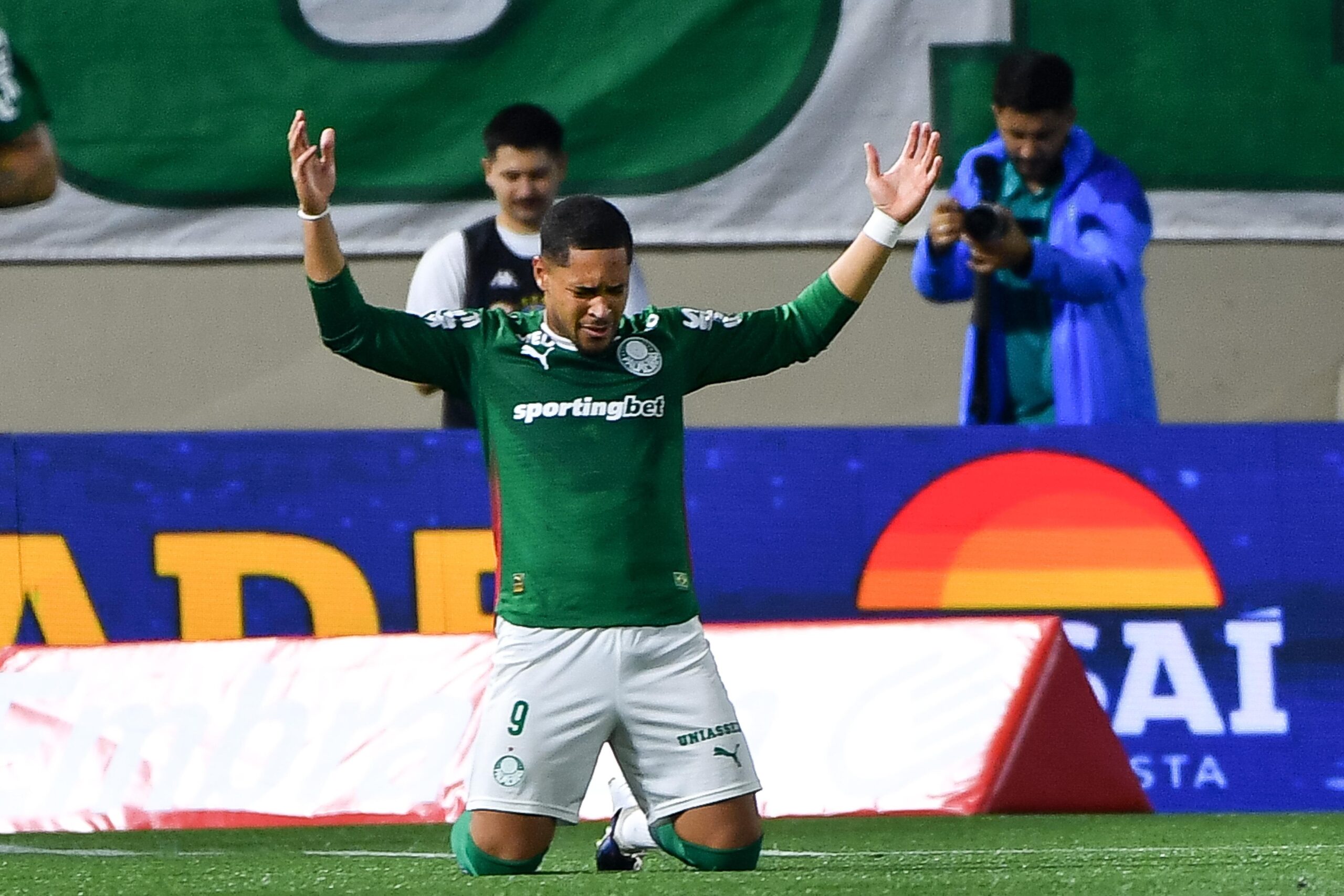 Serie A brésilienne : Vitor Roque continue d'écrire sa légende avec Palmeiras tout en étant au centre des élections du FC Barcelone