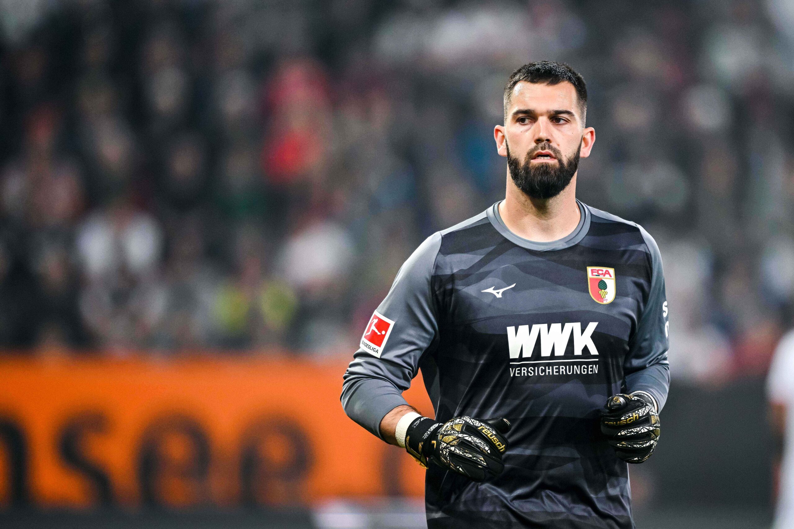 Quand l'ancien Rennais Tomáa Koubek envoie un ballon sur un balcon