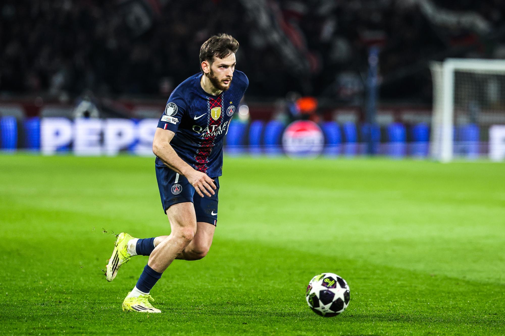 Kvicha Kvaratskhelia apprécie les Parisiens pour leur politesse