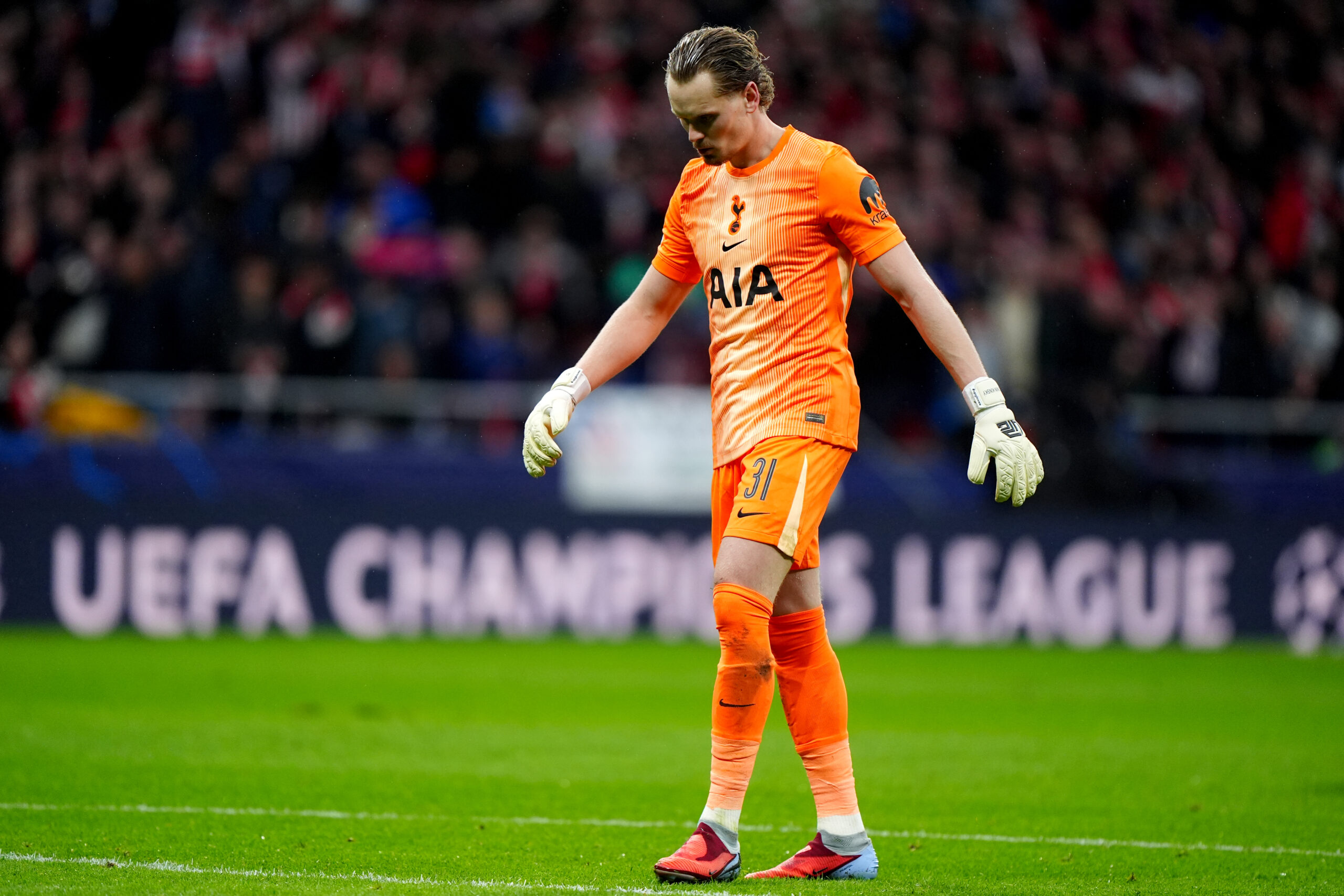 Ligue des champions : le cauchemar absolu d'Antonín Kinský, gardien de Tottenham, pour son premier match de C1 face à l'Atlético de Madrid