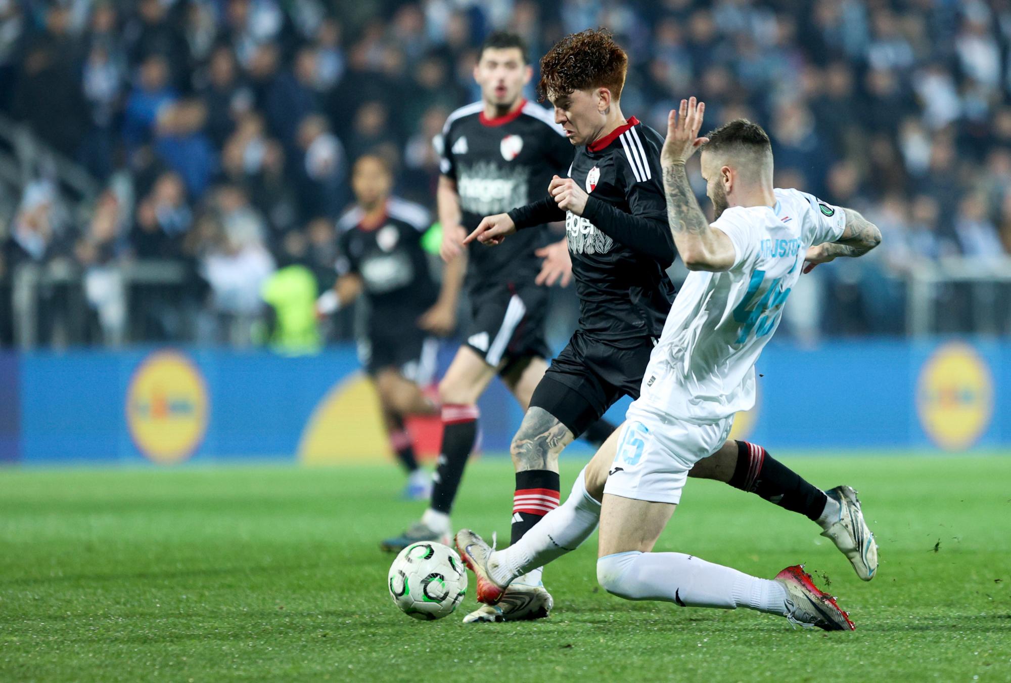 Petite embrouille entre Valentín Barco et Samir El Mourabet