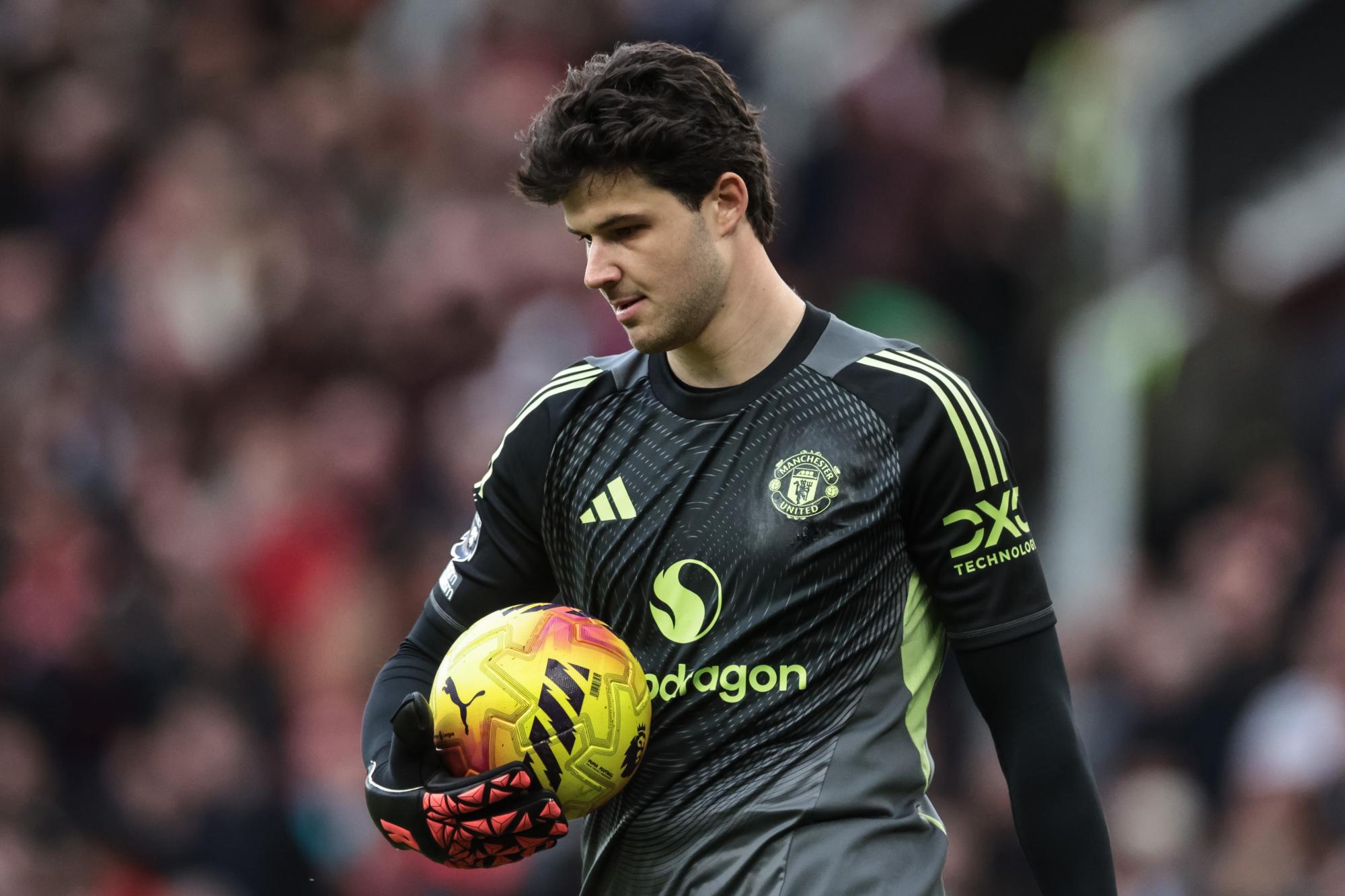 Manchester United : Senne Lammens livre son secret au sujet de ses gants, plongés dans un jacuzzi