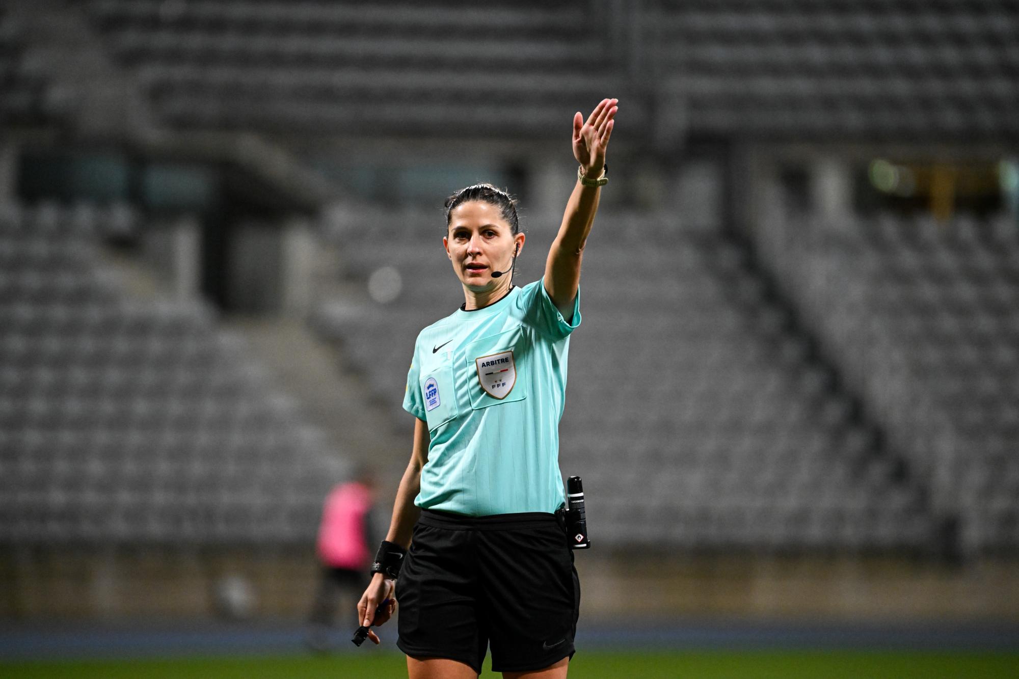 Grande première pour l'arbitrage français lors de la finale de la Coupe de la ligue féminine entre le PSG et l'OL