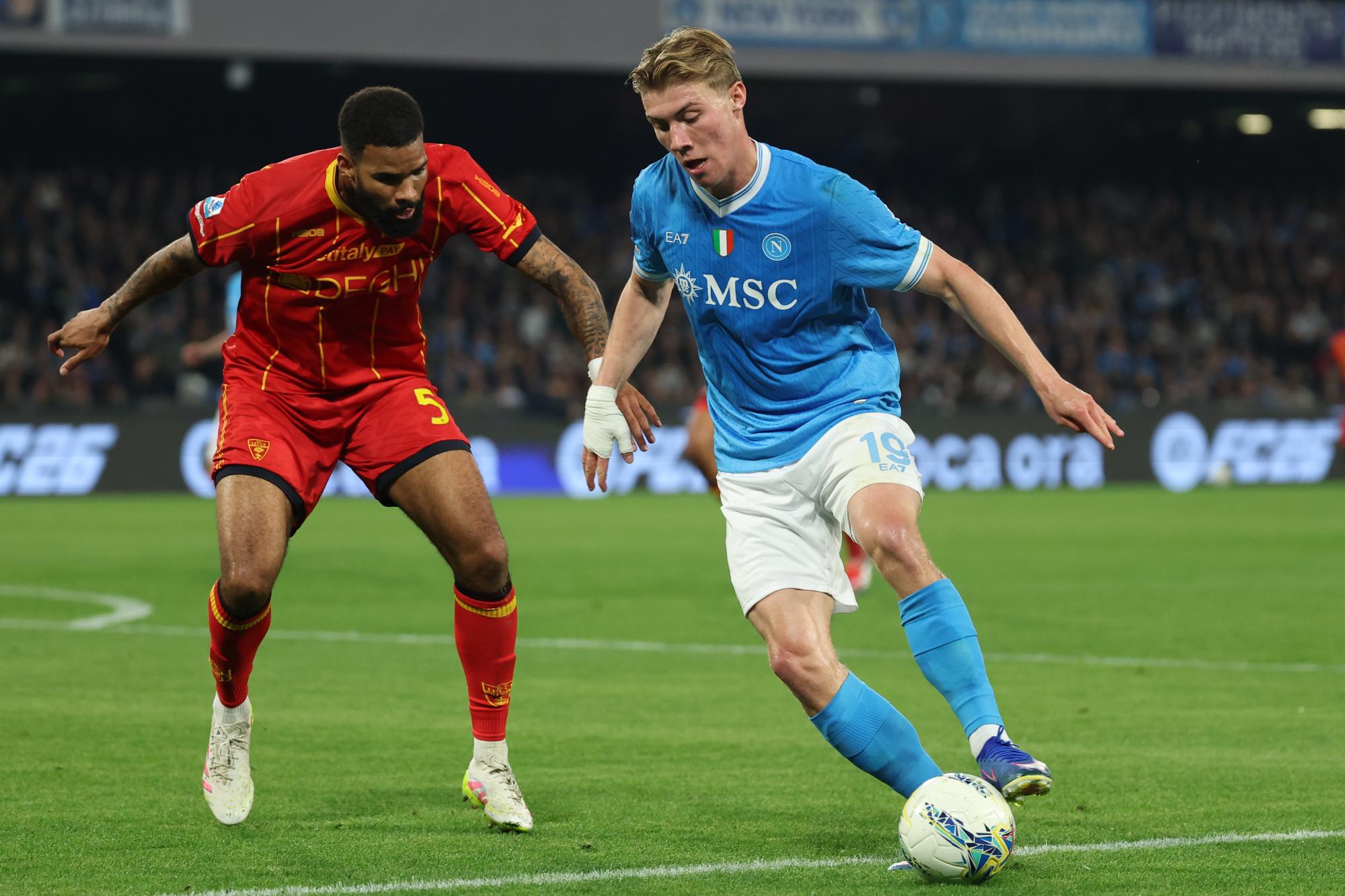 Serie A : Naples renverse Lecce et conforte sa place sur le podium