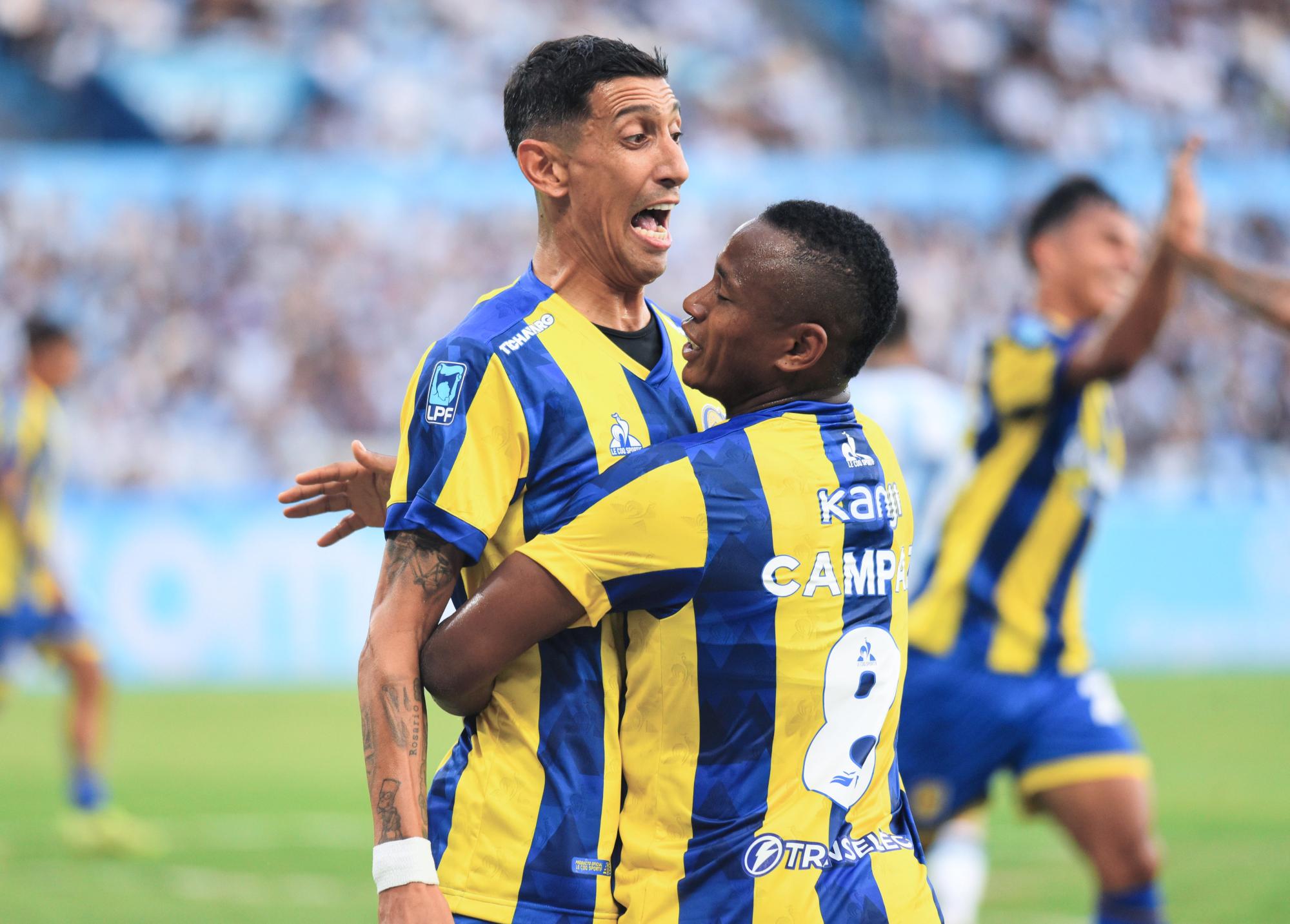 Liga Profesional : Les supporters de Rosario Central chambrent Newell's avec des poupées gonflables