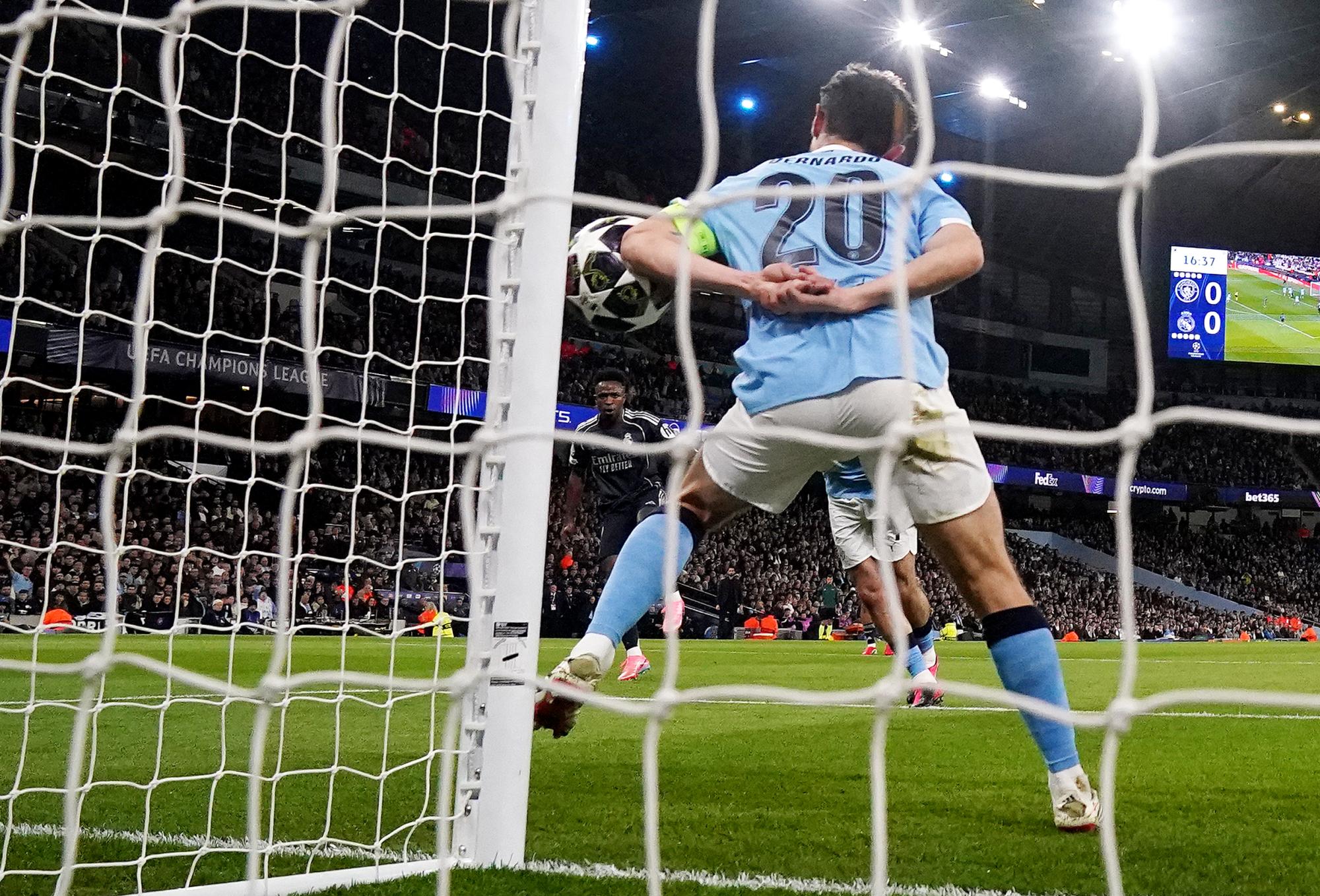 Ligue des champions : Bernardo Silva méritait-il de se faire expulser face au Real Madrid ?