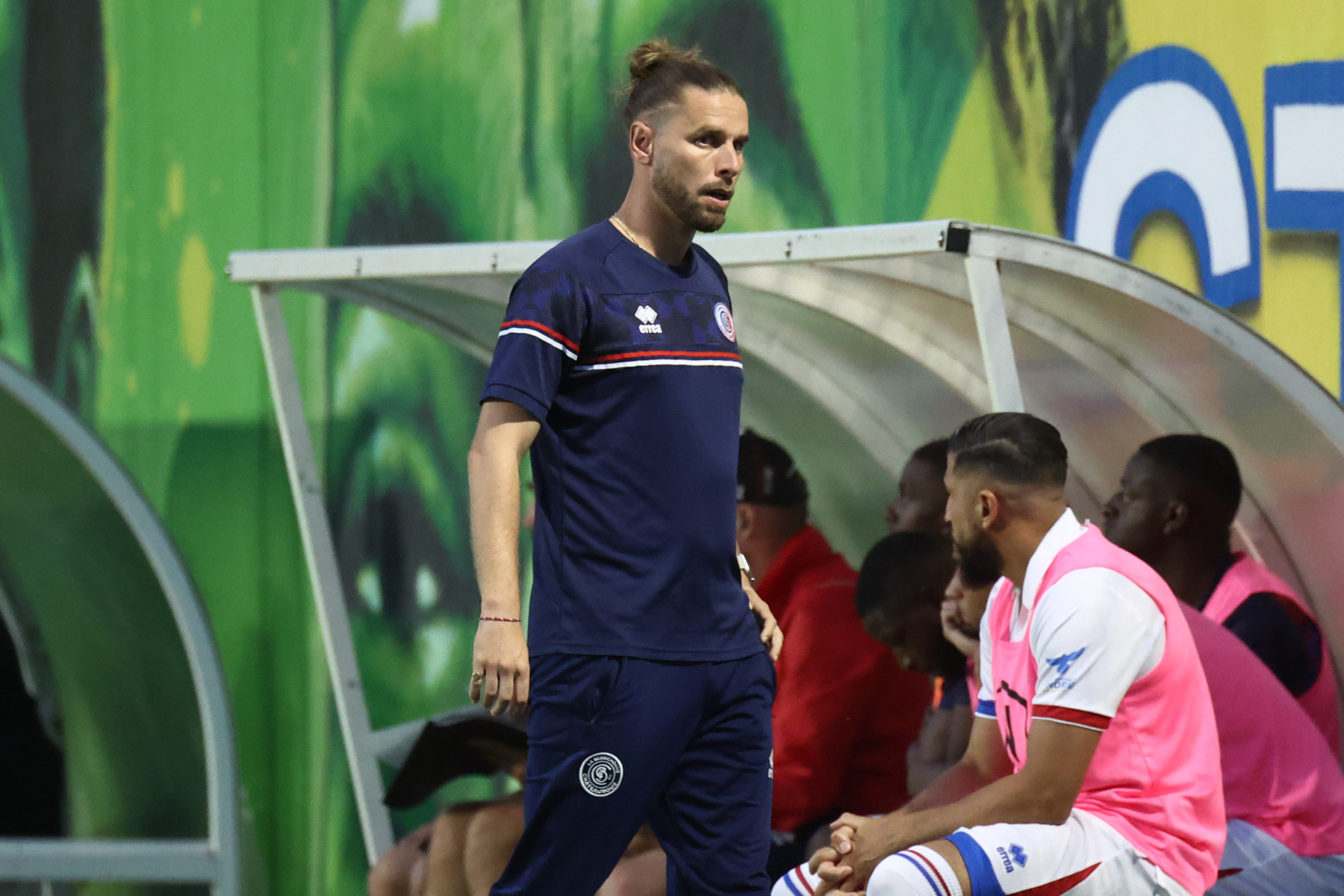 L'entraîneur de la Berrichonne de Châteauroux Valentin Guichard limogé par son club, remplacé par Clément Massenet