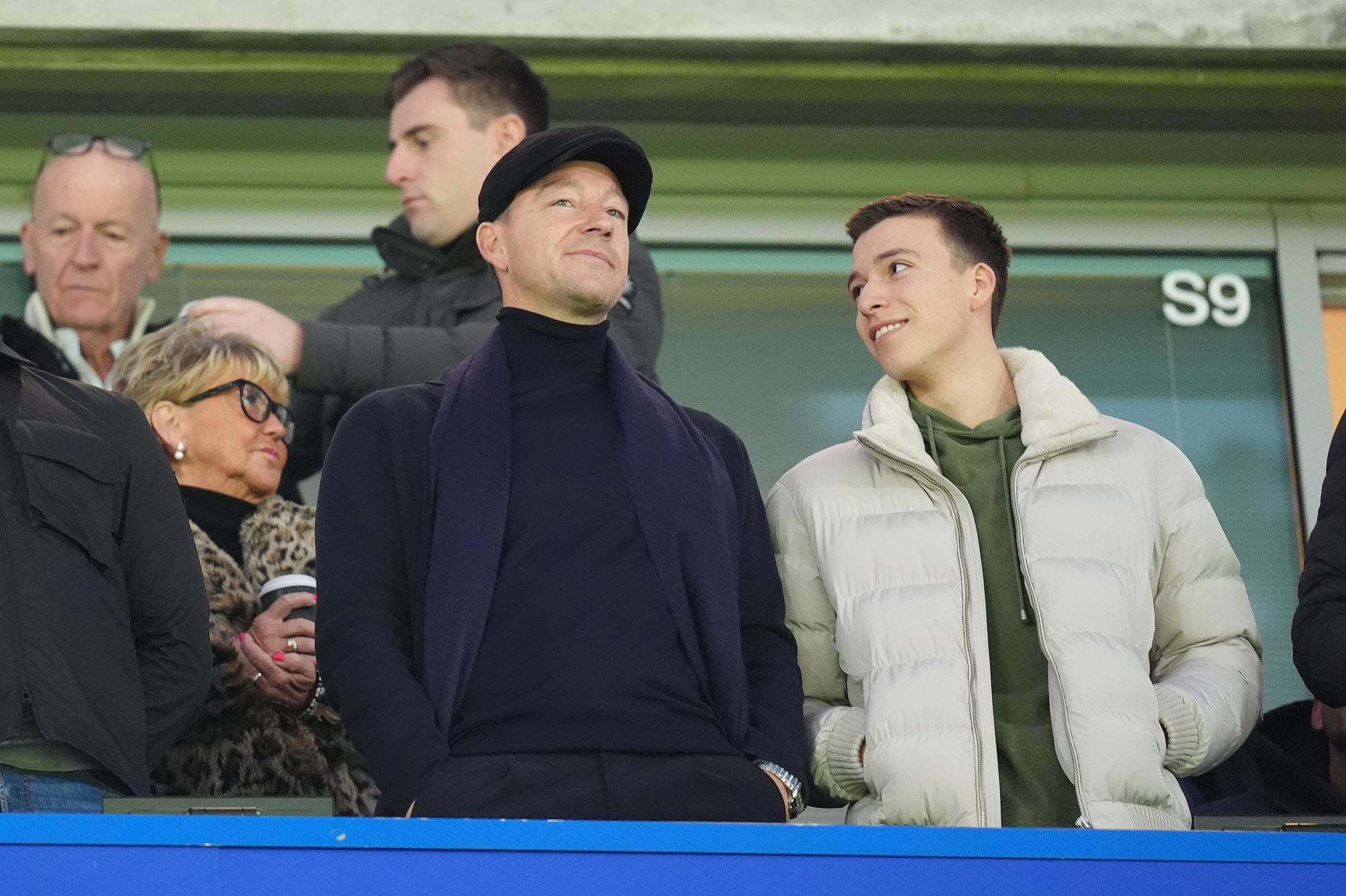 L'ancien de Chelsea John Terry commente un post de Rupert Lowe, ancien président de Southampton désormais député d'extrême droite