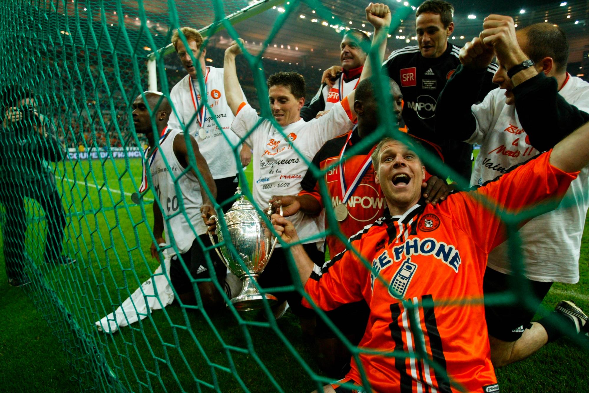 Rémi Gaillard invité au centenaire du FC Lorient, en référence à son canular lors de la finale de la Coupe de France 2002