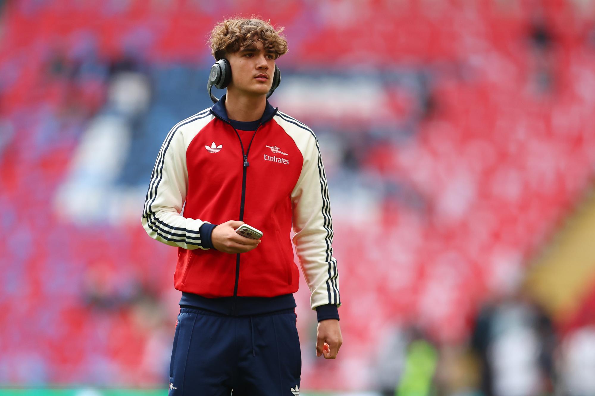 Theo Walcott conseille à Max Dowman de ne pas aller à la Coupe du monde