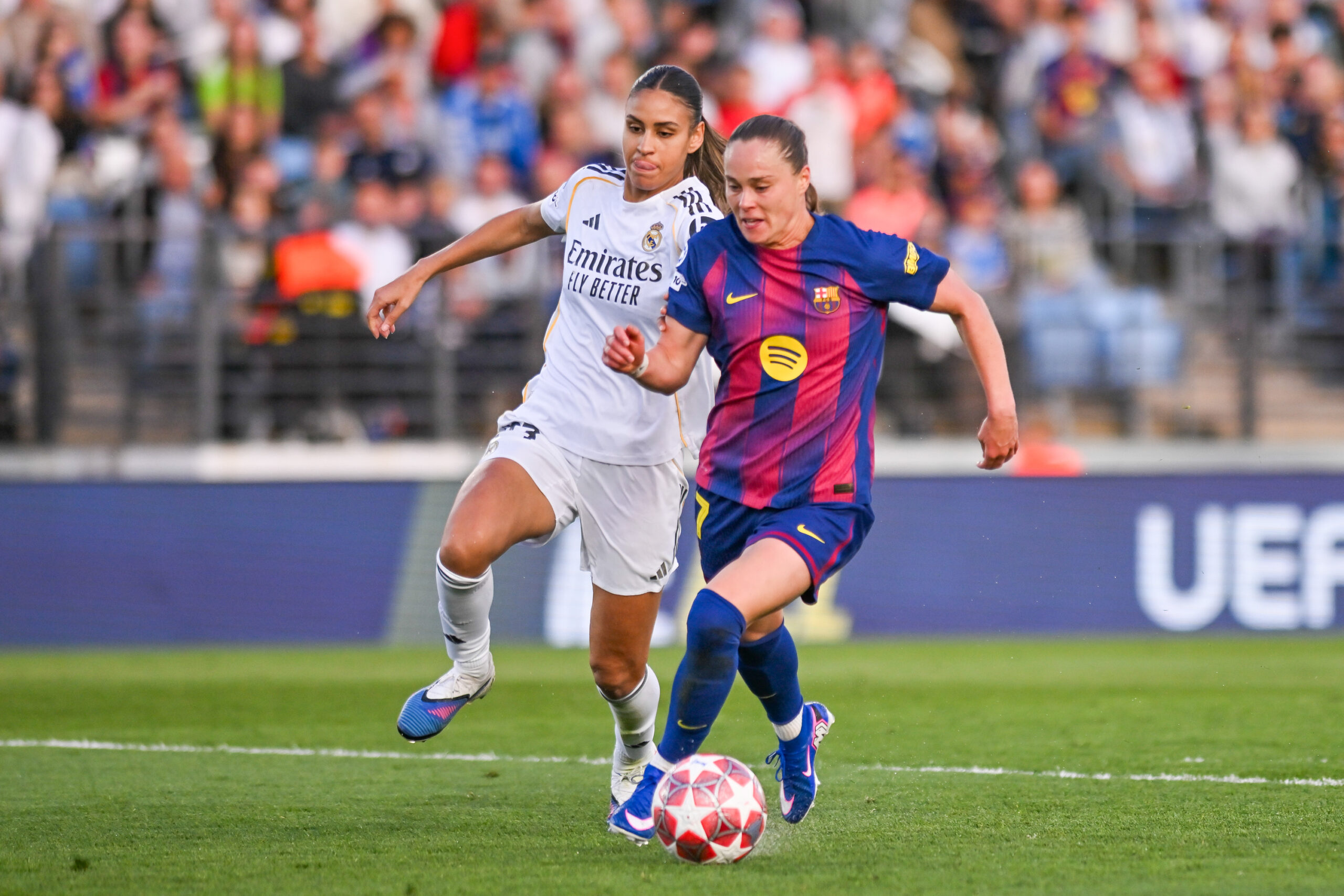 Ligue des champions féminine : le Barça étrille le Real