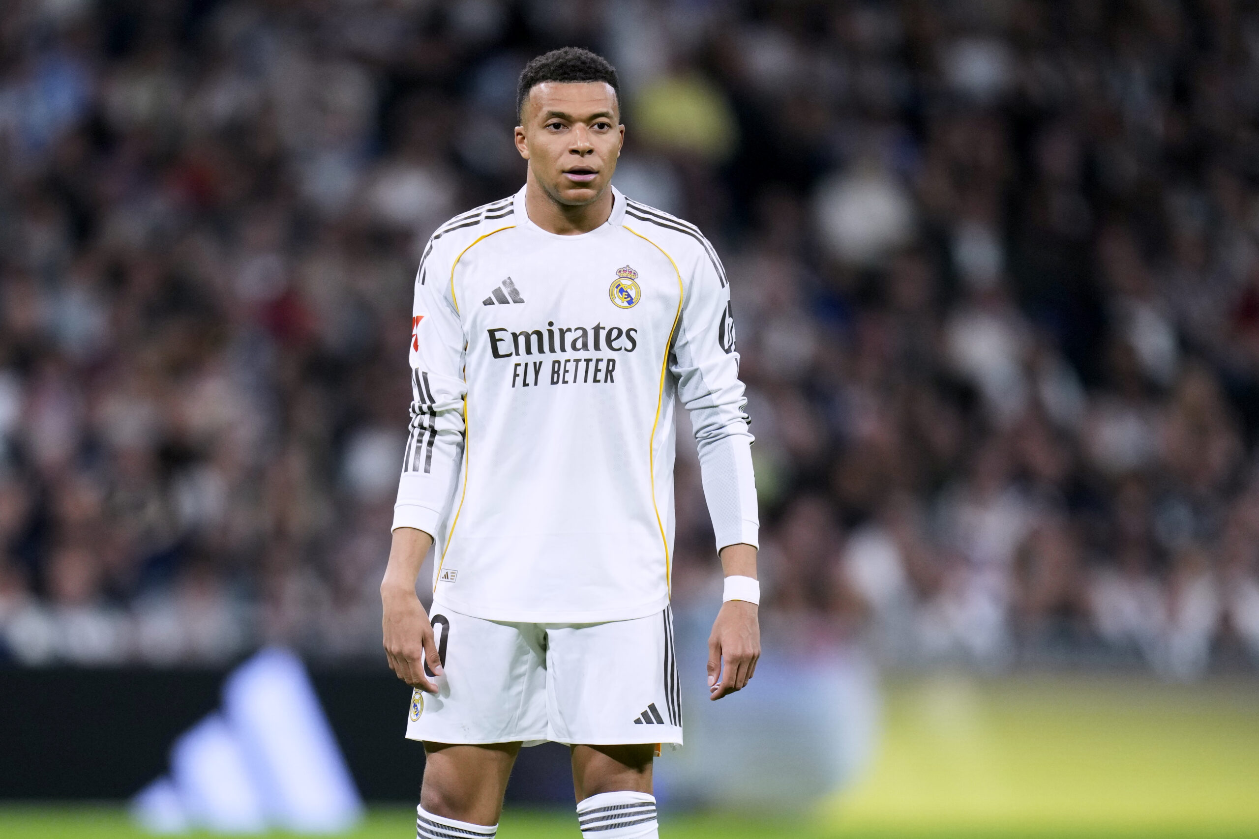 International : équipe de France : l'imbroglio autour du genou de Kylian Mbappé continue, il assure que « l'info n'est pas vraie »