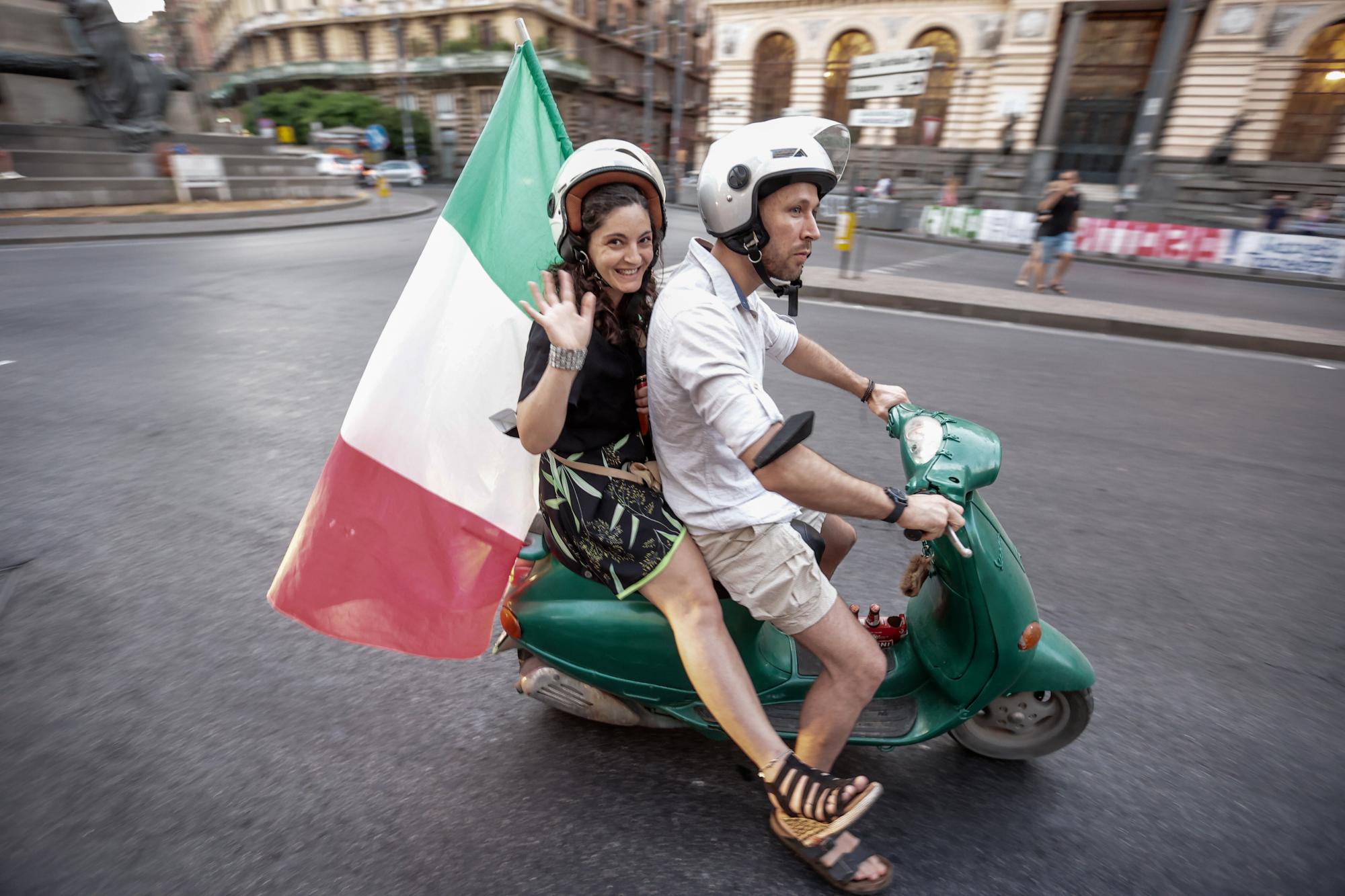 Un journal italien illustre sa une avec l'IA, car il n'a pas trouvé de photo avec des jeunes heureux de supporter la Squadra Azzurra