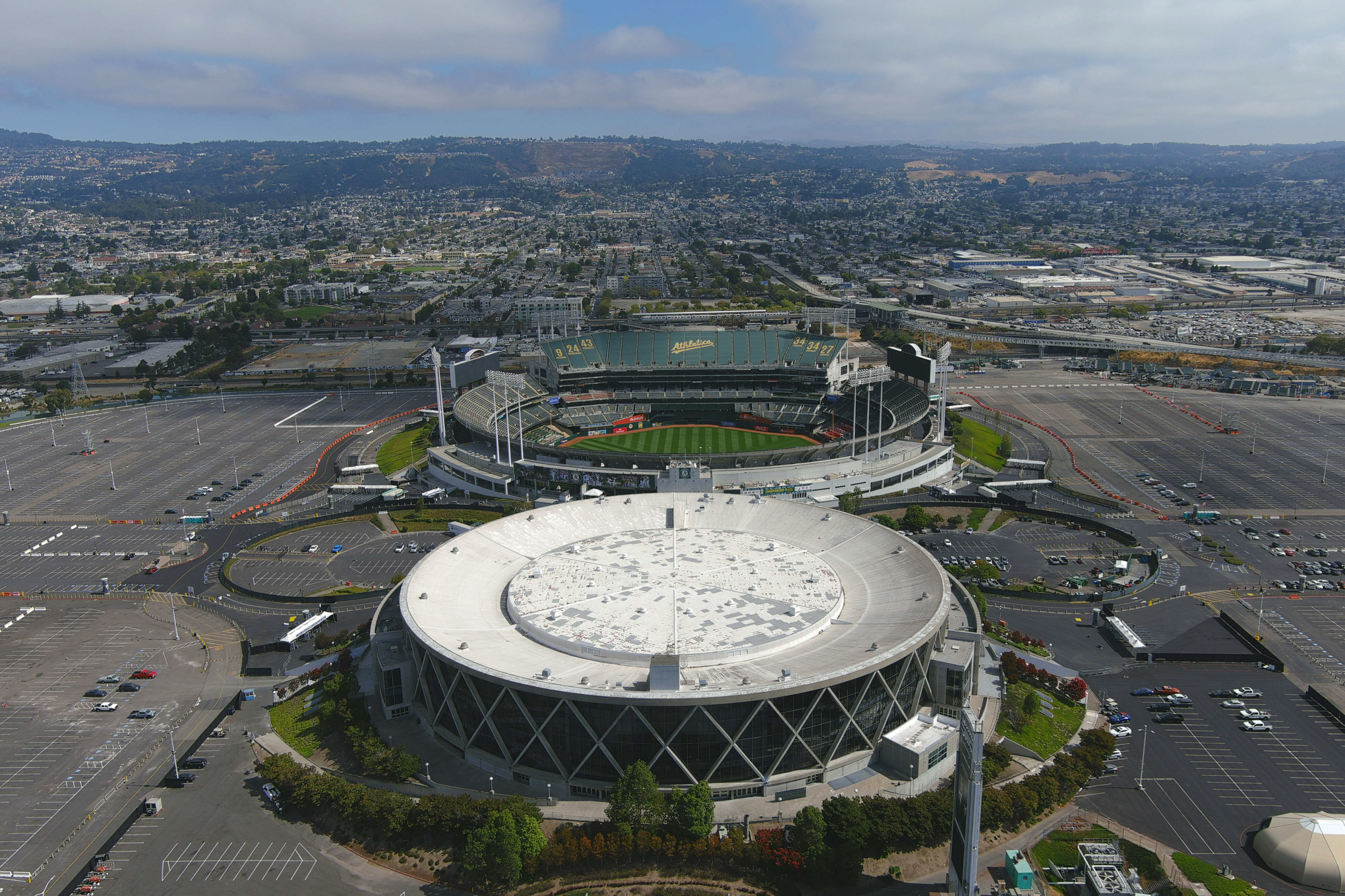 Quand un gardien jette un deuxième ballon sur le terrain pour empêcher le but de l'adversaire