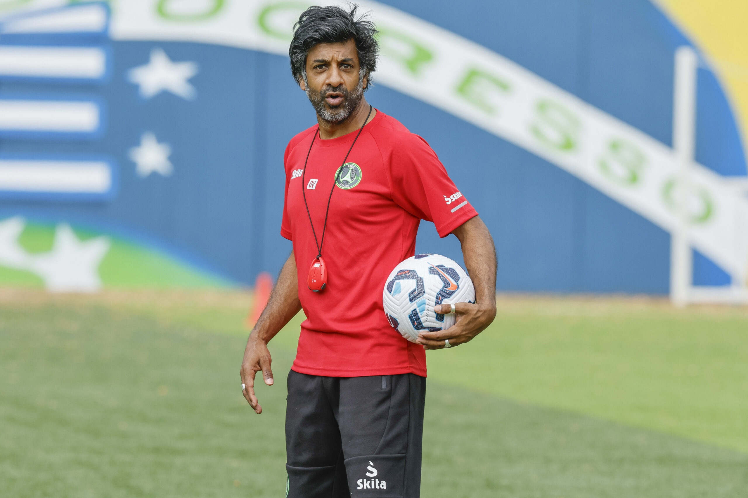 L'ancien international français Vikash Dhorasoo prêt à coacher au plus haut niveau