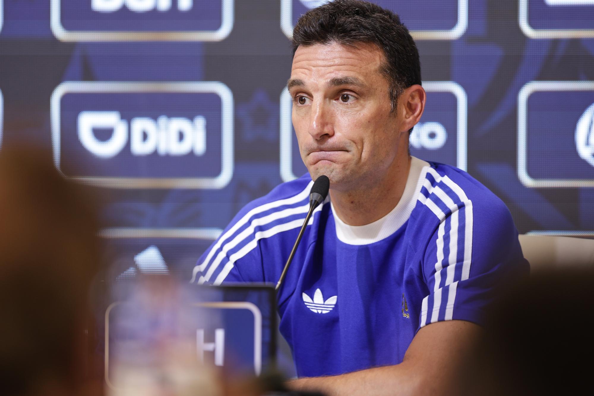 Ému par la blessure de Joaquín Panichelli, Lionel Scaloni quitte la conférence de presse les larmes aux yeux