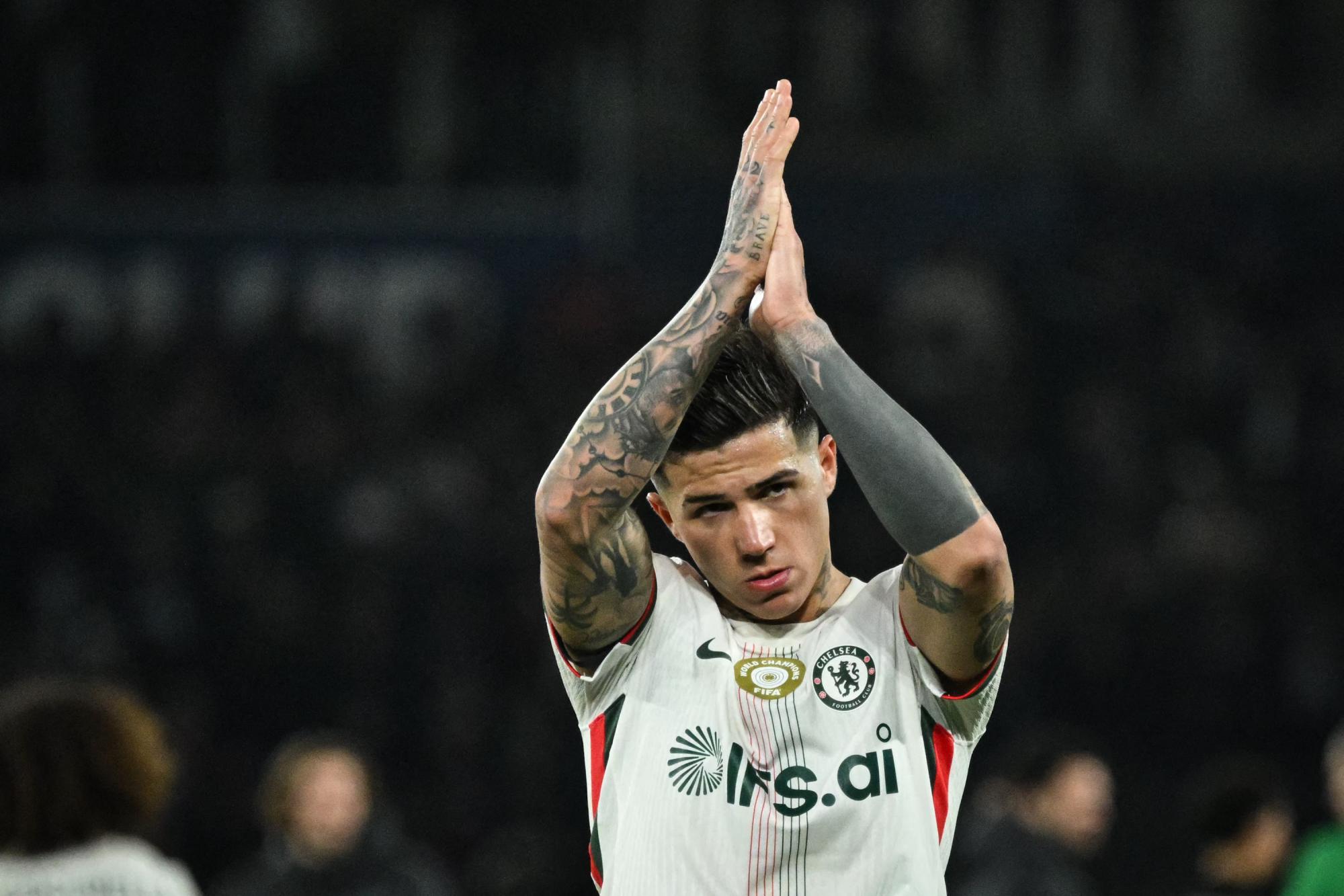 John Obi Mikel tacle le capitaine de Chelsea Enzo Fernandez