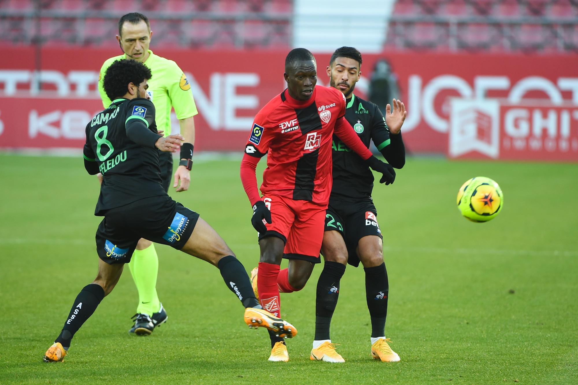 L'ancien joueur de l'OL Pape Cheikh Diop révèle avoir été ruiné par un proche